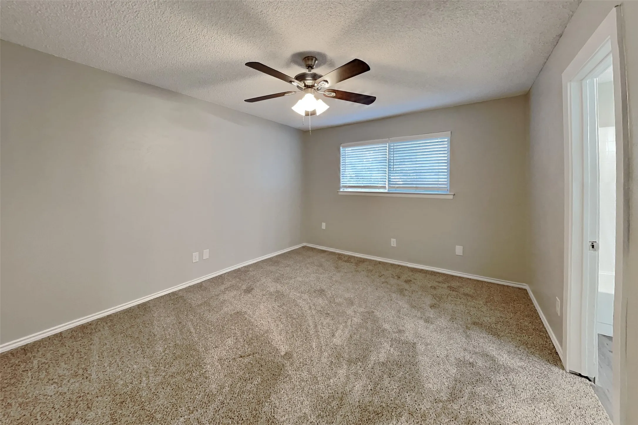 Single Family Residence For Rent in Tarrant County , 621 Meadowview Drive, Mansfield, Texas 76063, 3 Bedroom, 2 Bathroom, 2 Garage spaces, 1,335 Sqft, built in 1979, mls#21393697, Real Estate Agent in Mansfield, Homes For Rent in Tarrant county, Homes For Rent in Mansfield, Realtor in Mansfield Texas, Real Estate Brokerage Independent Realty Texas, Luminita Cordes Realtor