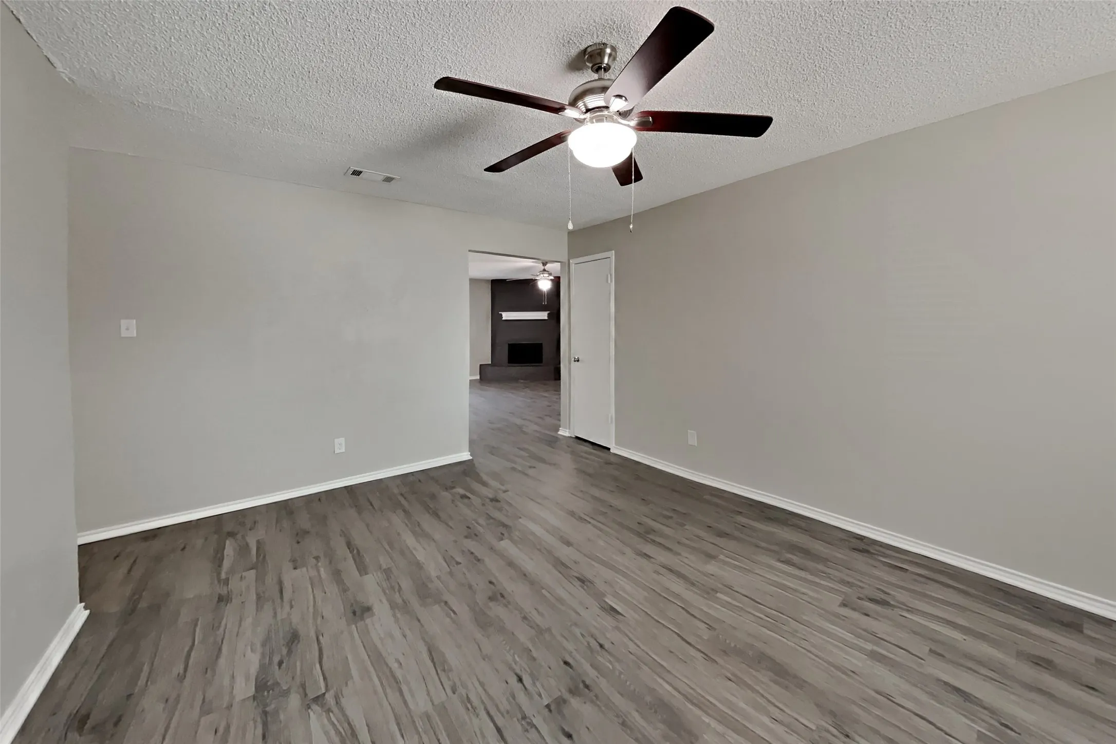 Single Family Residence For Rent in Tarrant County , 621 Meadowview Drive, Mansfield, Texas 76063, 3 Bedroom, 2 Bathroom, 2 Garage spaces, 1,335 Sqft, built in 1979, mls#21393697, Real Estate Agent in Mansfield, Homes For Rent in Tarrant county, Homes For Rent in Mansfield, Realtor in Mansfield Texas, Real Estate Brokerage Independent Realty Texas, Luminita Cordes Realtor