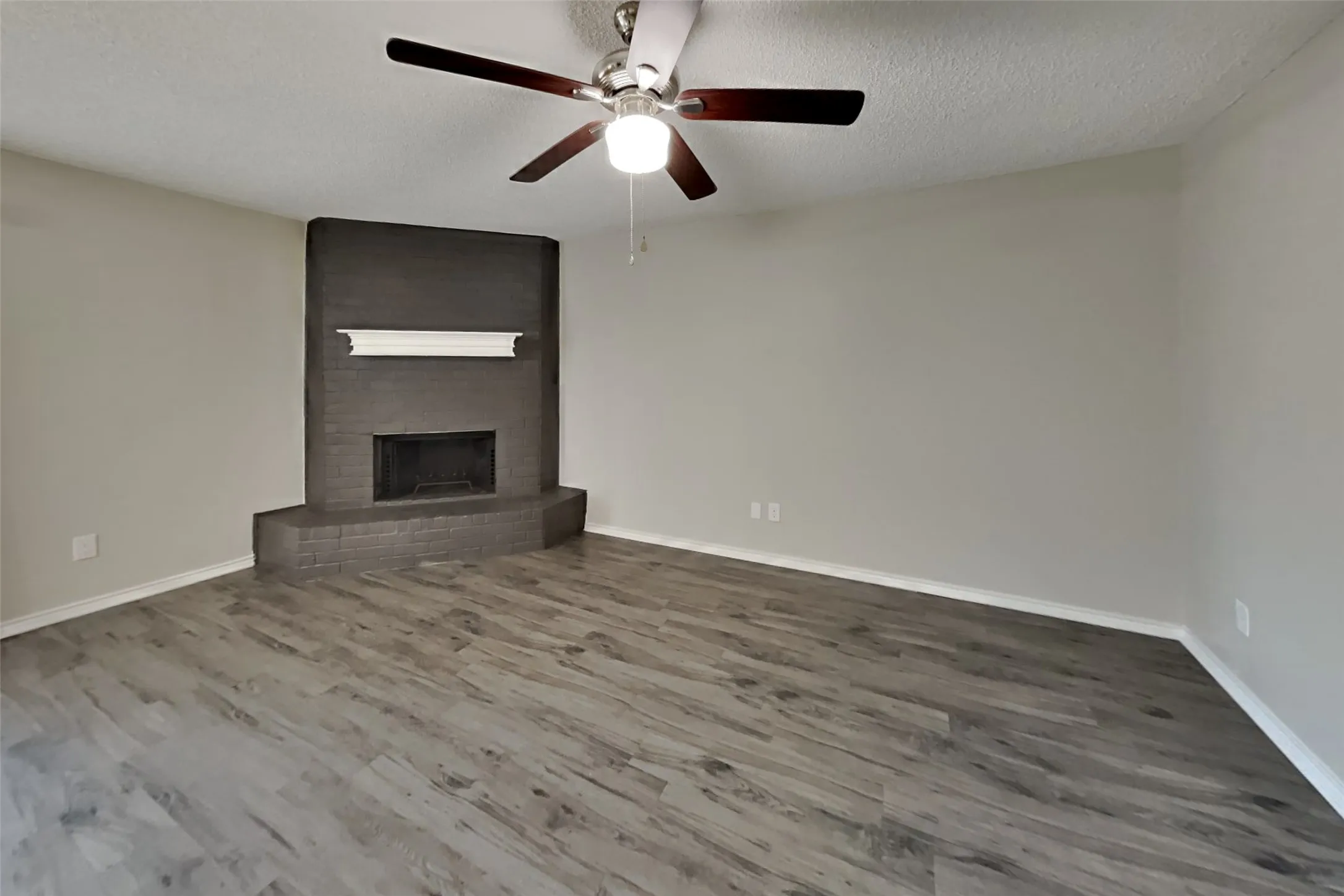 Single Family Residence For Rent in Tarrant County , 621 Meadowview Drive, Mansfield, Texas 76063, 3 Bedroom, 2 Bathroom, 2 Garage spaces, 1,335 Sqft, built in 1979, mls#21393697, Real Estate Agent in Mansfield, Homes For Rent in Tarrant county, Homes For Rent in Mansfield, Realtor in Mansfield Texas, Real Estate Brokerage Independent Realty Texas, Luminita Cordes Realtor