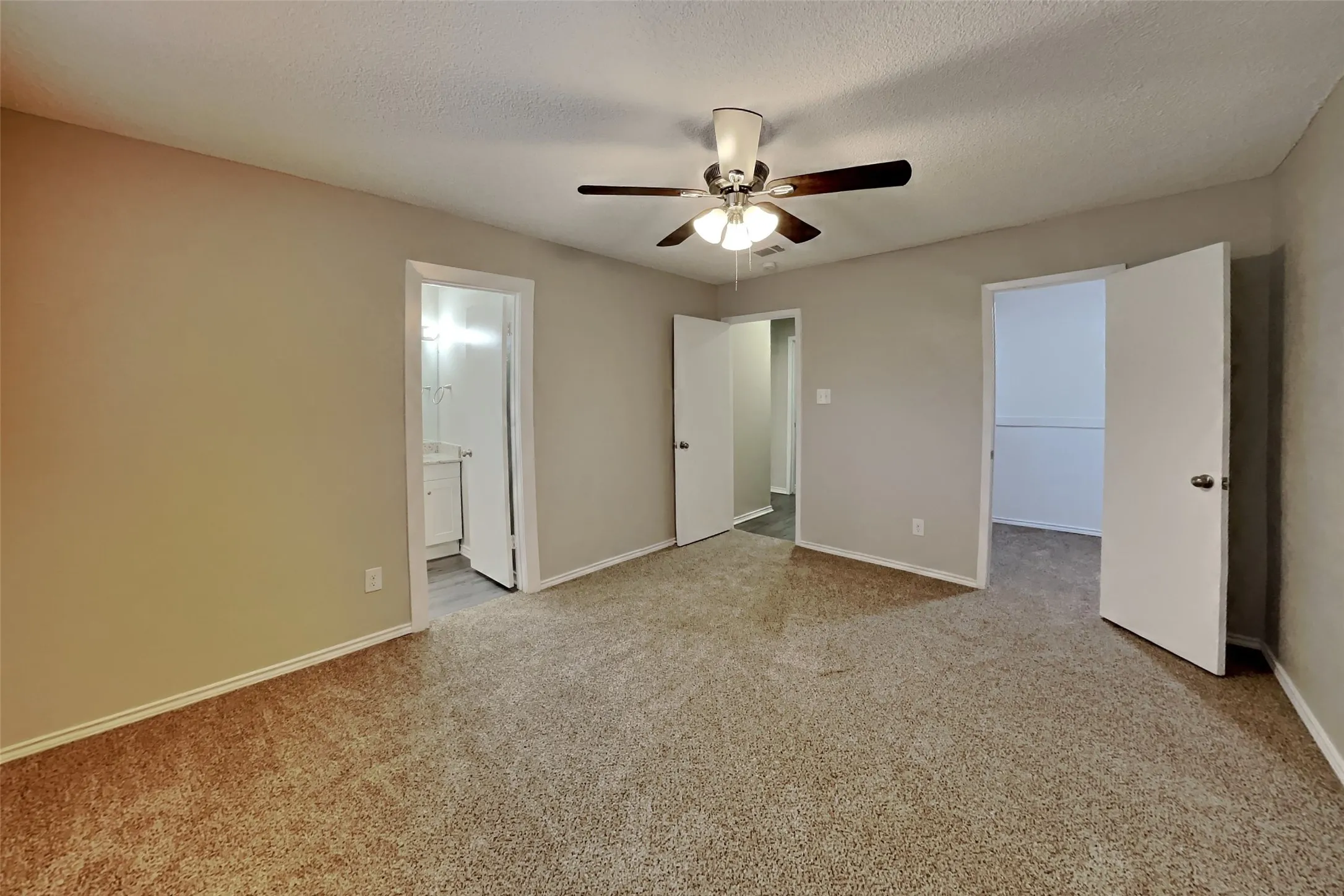 Single Family Residence For Rent in Tarrant County , 621 Meadowview Drive, Mansfield, Texas 76063, 3 Bedroom, 2 Bathroom, 2 Garage spaces, 1,335 Sqft, built in 1979, mls#21393697, Real Estate Agent in Mansfield, Homes For Rent in Tarrant county, Homes For Rent in Mansfield, Realtor in Mansfield Texas, Real Estate Brokerage Independent Realty Texas, Luminita Cordes Realtor