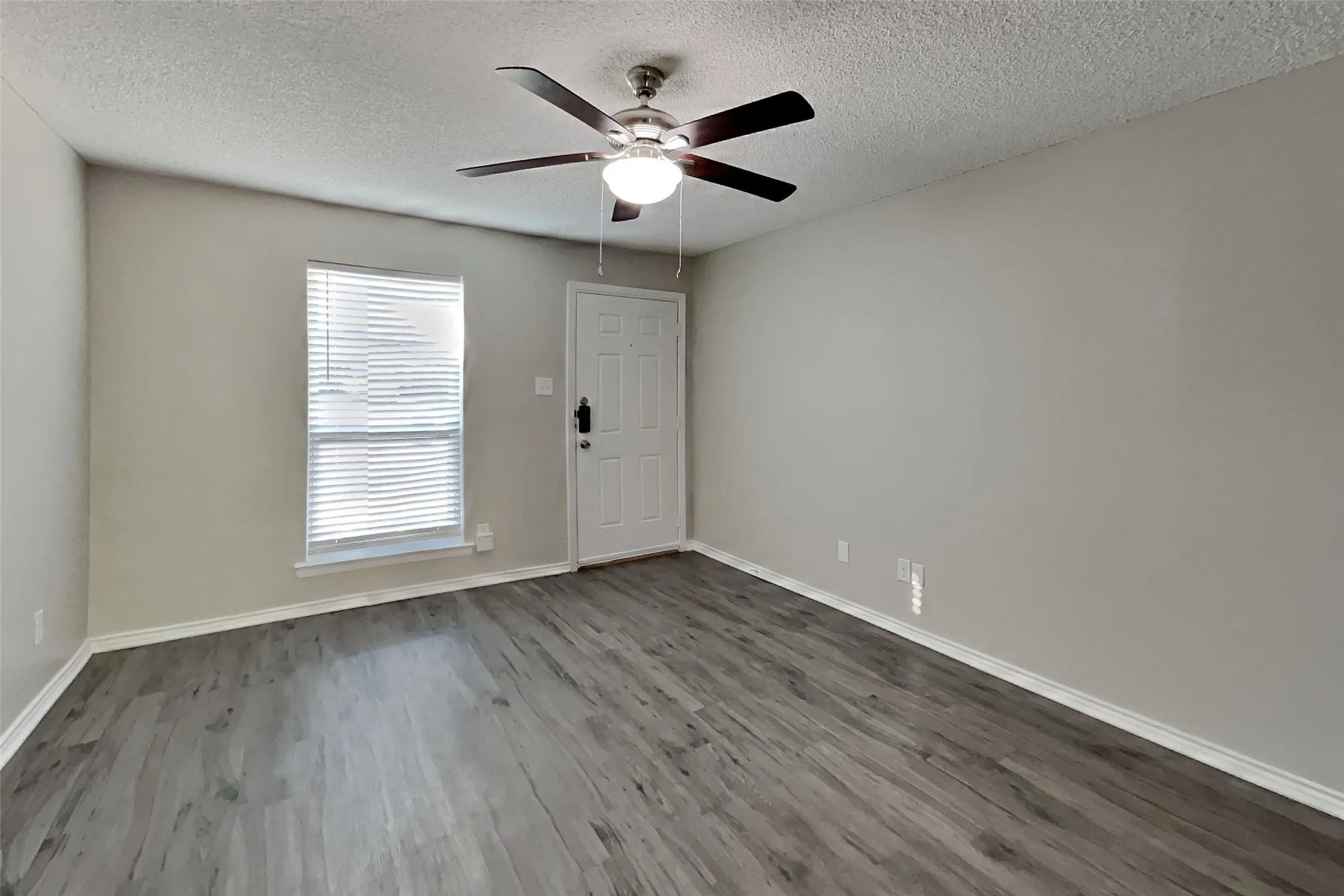 Single Family Residence For Rent in Tarrant County , 621 Meadowview Drive, Mansfield, Texas 76063, 3 Bedroom, 2 Bathroom, 2 Garage spaces, 1,335 Sqft, built in 1979, mls#21393697, Real Estate Agent in Mansfield, Homes For Rent in Tarrant county, Homes For Rent in Mansfield, Realtor in Mansfield Texas, Real Estate Brokerage Independent Realty Texas, Luminita Cordes Realtor
