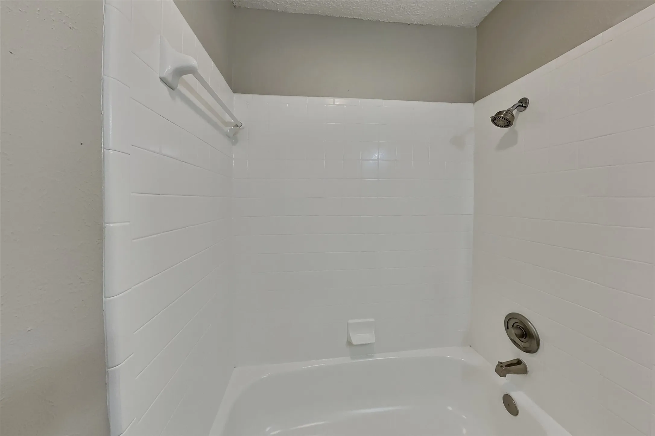 Single Family Residence For Rent in Tarrant County , 621 Meadowview Drive, Mansfield, Texas 76063, 3 Bedroom, 2 Bathroom, 2 Garage spaces, 1,335 Sqft, built in 1979, mls#21393697, Real Estate Agent in Mansfield, Homes For Rent in Tarrant county, Homes For Rent in Mansfield, Realtor in Mansfield Texas, Real Estate Brokerage Independent Realty Texas, Luminita Cordes Realtor