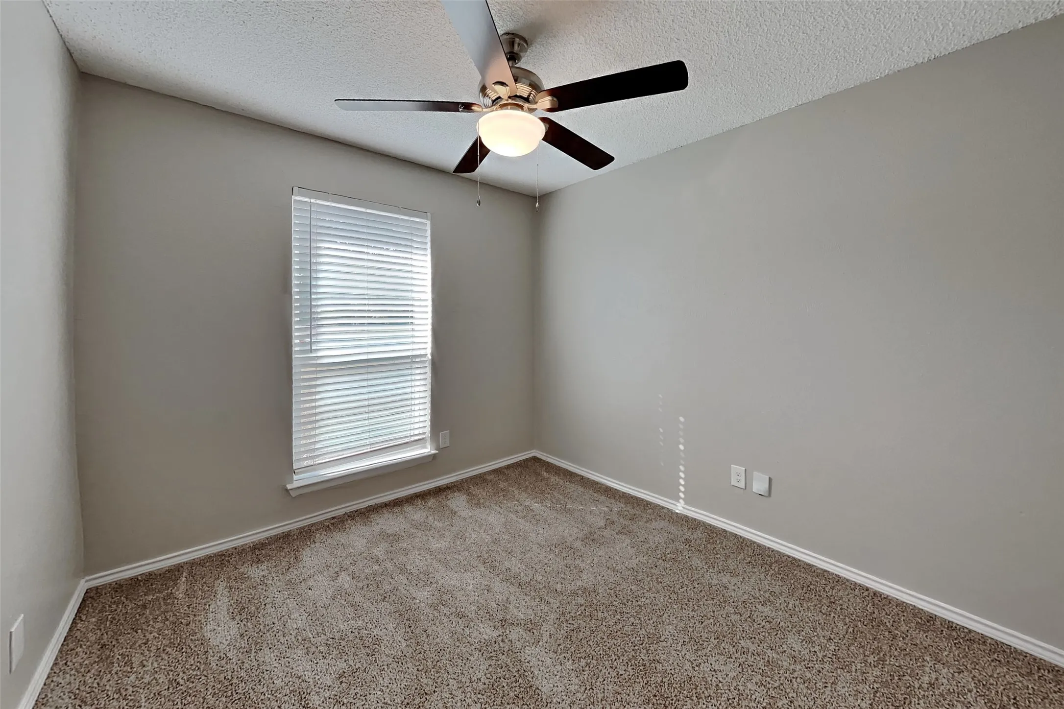 Single Family Residence For Rent in Tarrant County , 621 Meadowview Drive, Mansfield, Texas 76063, 3 Bedroom, 2 Bathroom, 2 Garage spaces, 1,335 Sqft, built in 1979, mls#21393697, Real Estate Agent in Mansfield, Homes For Rent in Tarrant county, Homes For Rent in Mansfield, Realtor in Mansfield Texas, Real Estate Brokerage Independent Realty Texas, Luminita Cordes Realtor