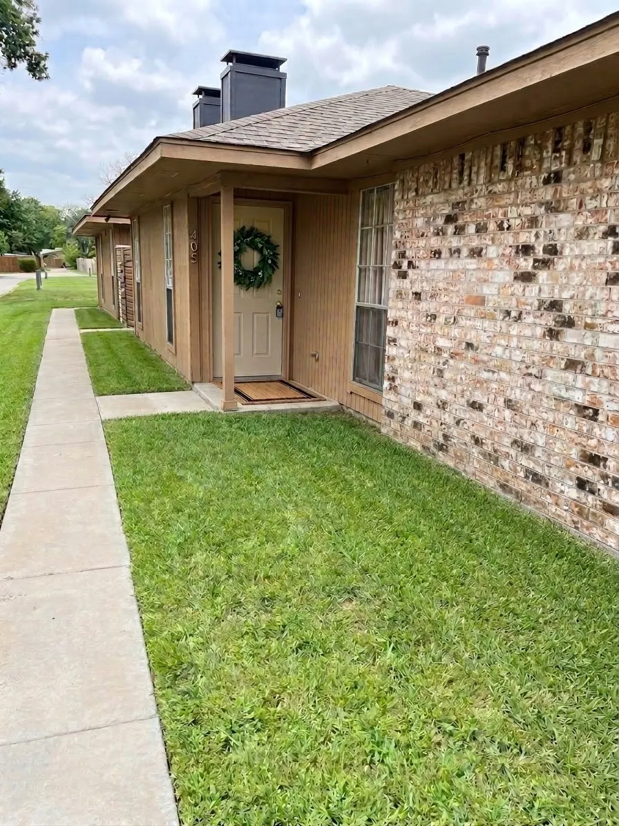 Quadruplex For Rent in Dallas County , 405 Gatewood Road, Garland, Texas 75043, 2 Bedroom, 2 Bathroom, Garage spaces, 927 Sqft, built in 1982, mls#21393699, Real Estate Agent in Garland, Homes For Rent in Dallas county, Homes For Rent in Garland, Realtor in Garland Texas, Real Estate Brokerage Independent Realty Texas, Luminita Cordes Realtor