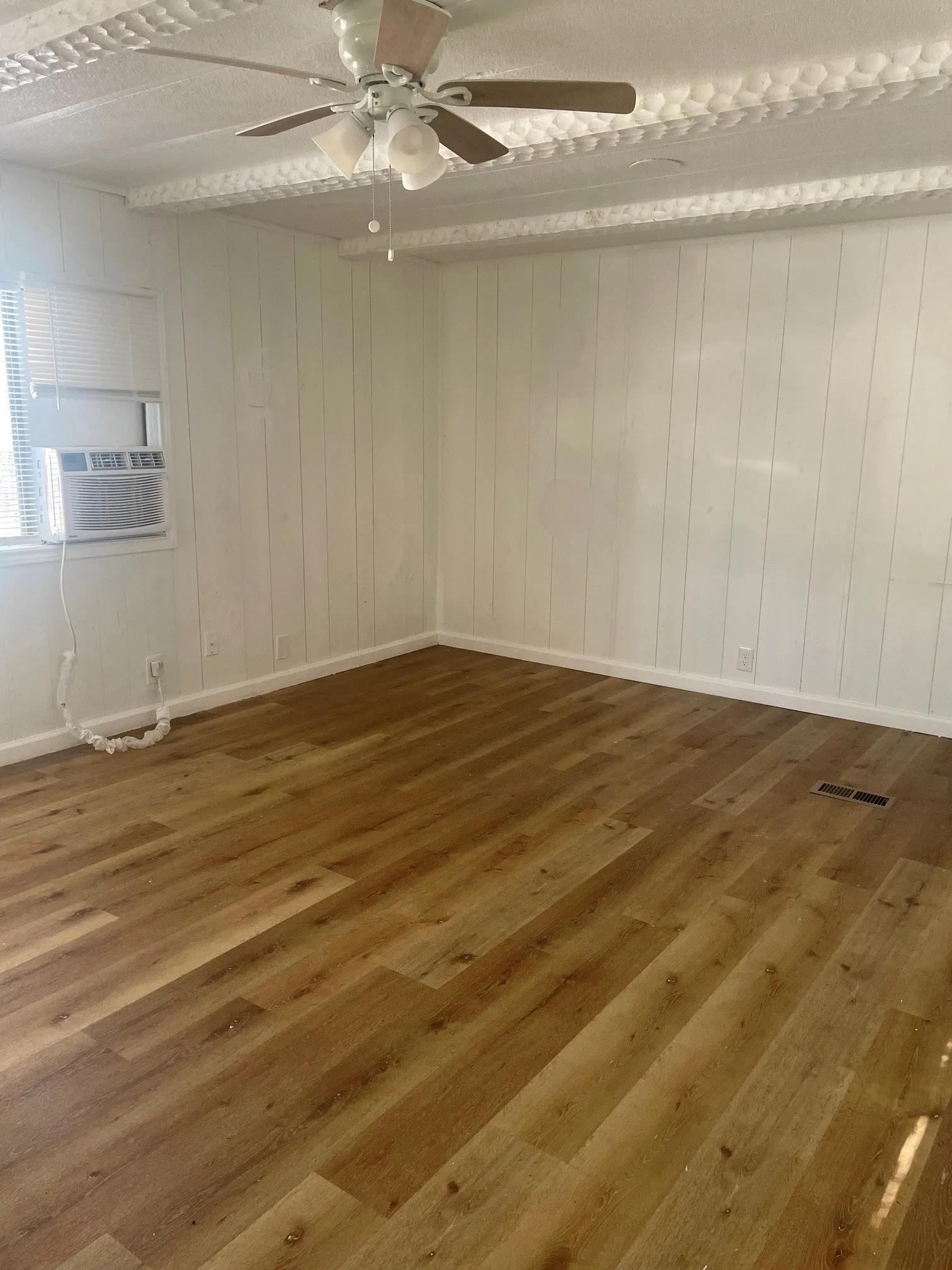 Mobile Home For Rent in Collin County , 1399 Genoveva Lane, Anna, Texas 75409, 3 Bedroom, 2 Bathroom, Garage spaces, 988 Sqft, built in 1981, mls#21392807, Real Estate Agent in Anna, Homes For Rent in Collin county, Homes For Rent in Anna, Realtor in Anna Texas, Real Estate Brokerage Independent Realty Texas, Luminita Cordes Realtor