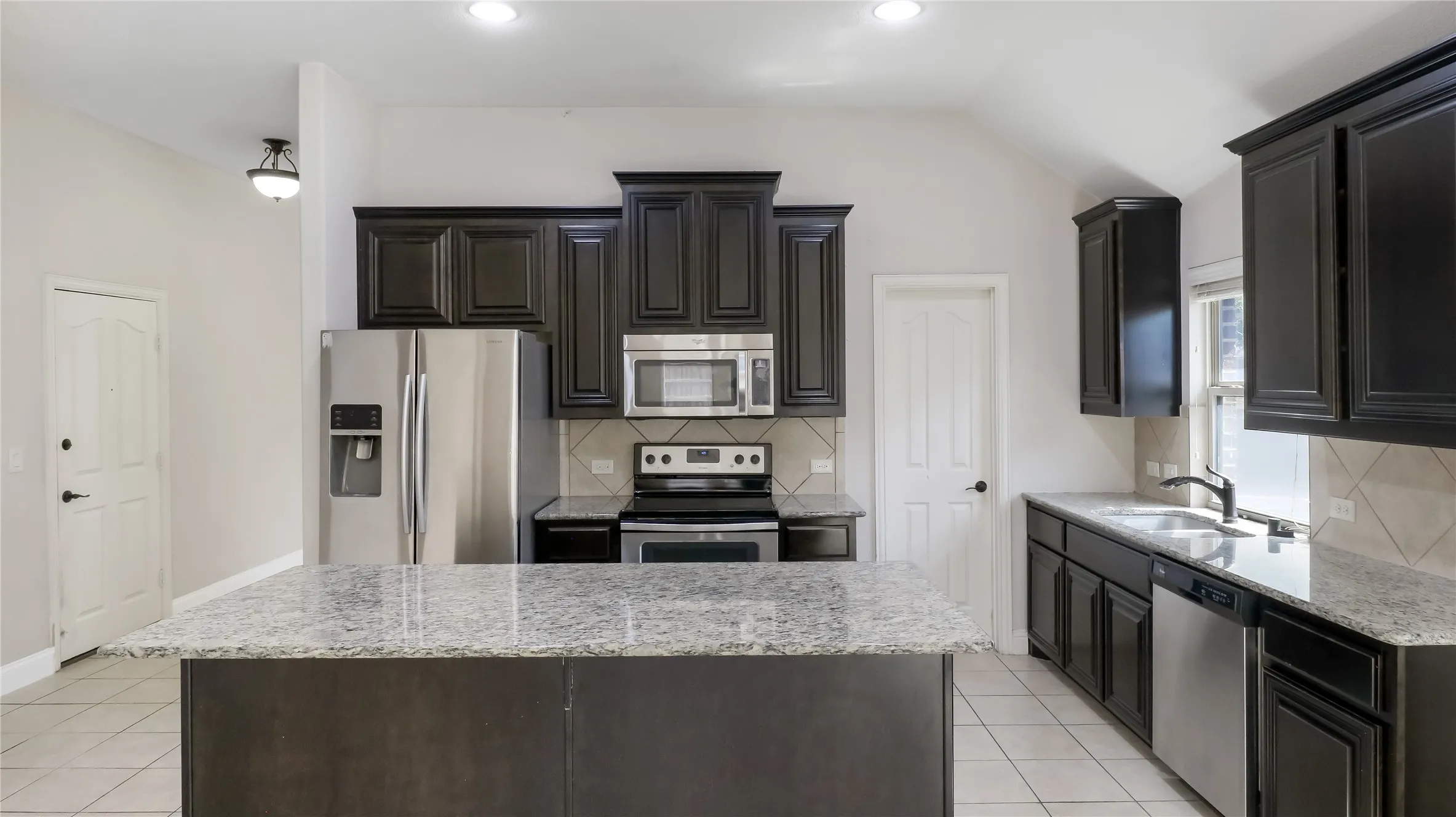Single Family Residence For Sale in Denton County , 1208 Ponderosa Drive, Aubrey, Texas 76227, 4 Bedroom, 3 Bathroom, 2 Garage spaces, 2,464 Sqft, built in 2013, mls#21393701, Real Estate Agent in Aubrey, Homes For Sale in Denton county, Homes For Sale in Aubrey, Realtor in Aubrey Texas, Real Estate Brokerage Independent Realty Texas, Luminita Cordes Realtor