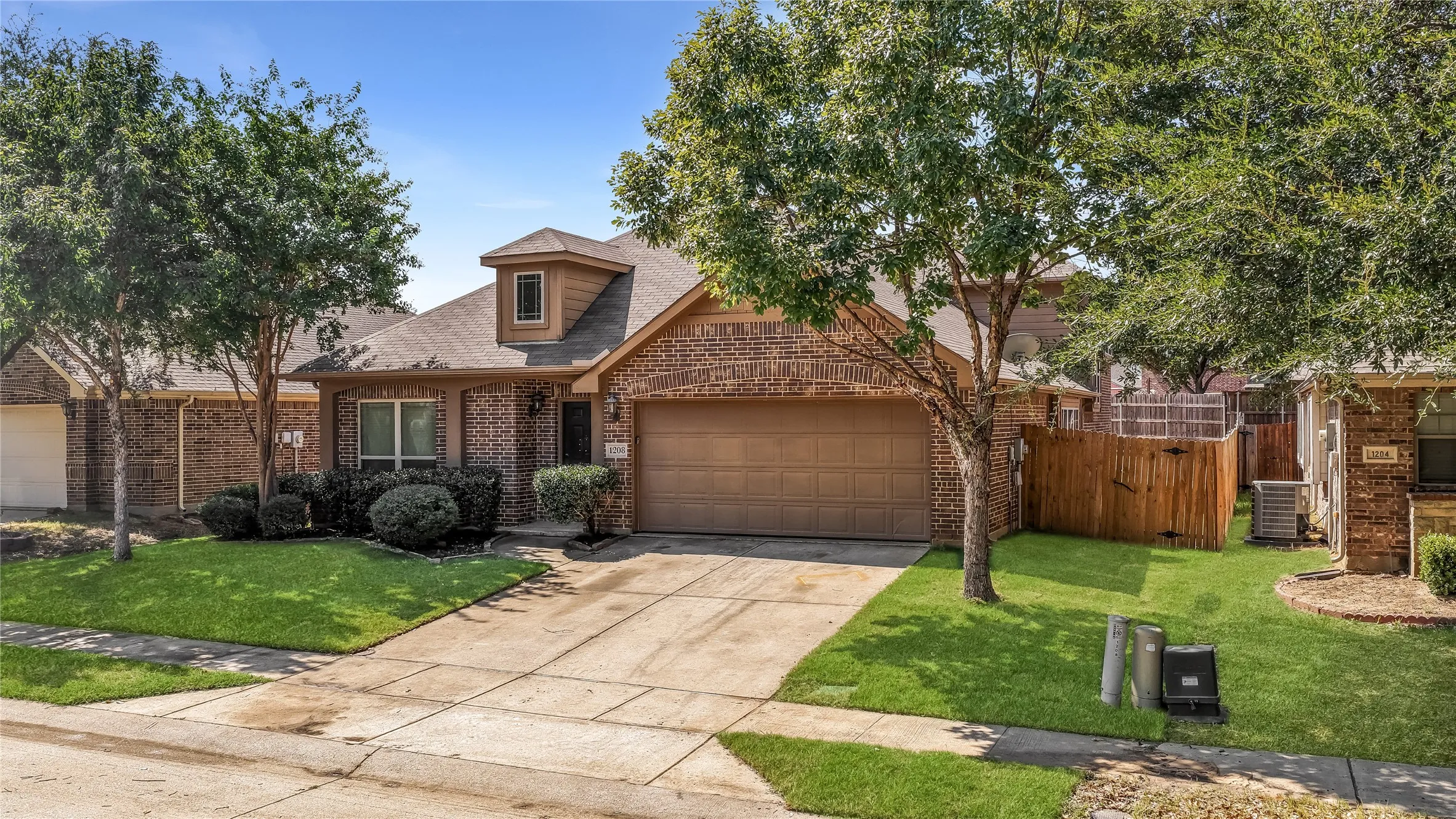 Single Family Residence For Sale in Denton County , 1208 Ponderosa Drive, Aubrey, Texas 76227, 4 Bedroom, 3 Bathroom, 2 Garage spaces, 2,464 Sqft, built in 2013, mls#21393701, Real Estate Agent in Aubrey, Homes For Sale in Denton county, Homes For Sale in Aubrey, Realtor in Aubrey Texas, Real Estate Brokerage Independent Realty Texas, Luminita Cordes Realtor