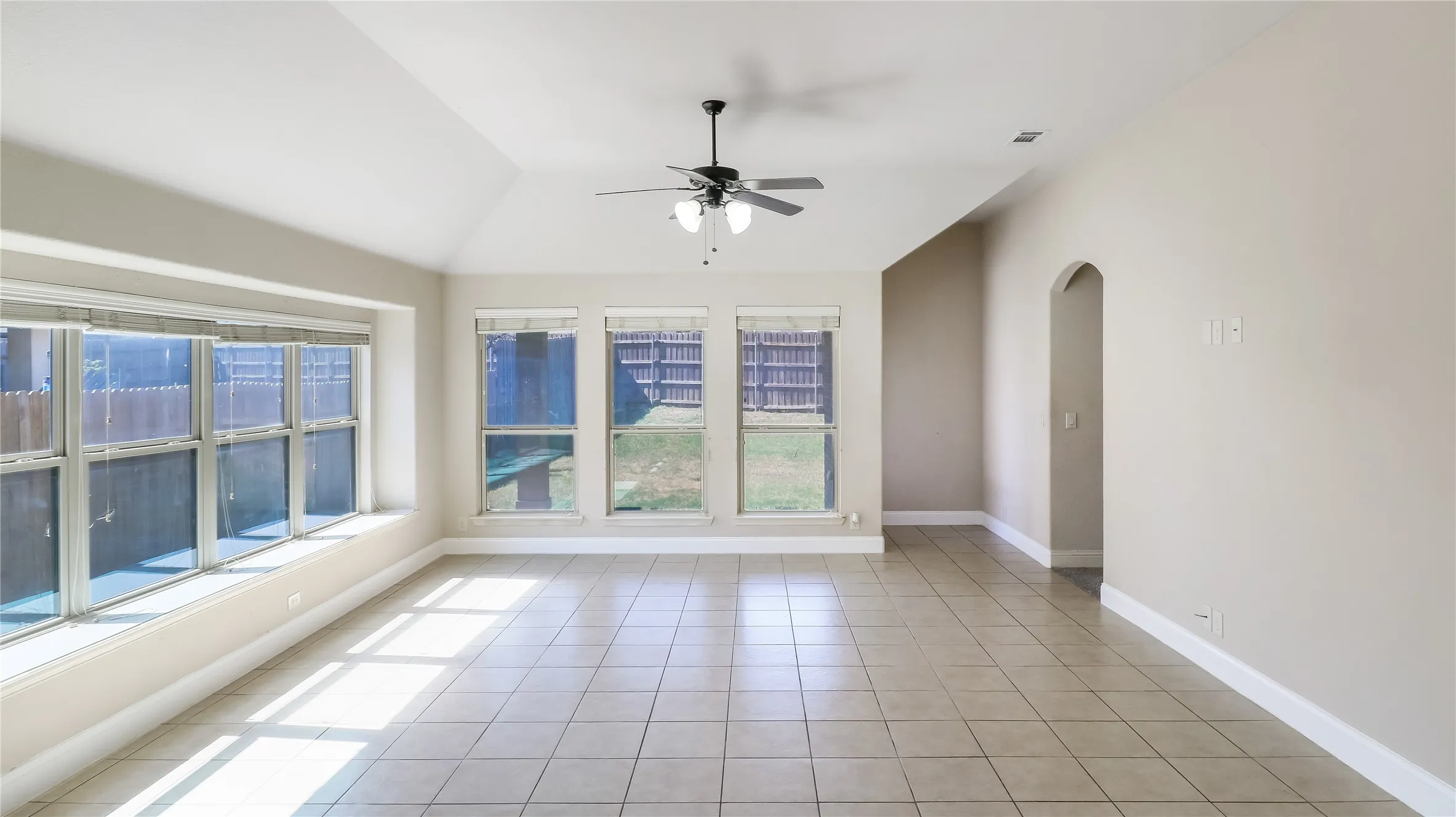 Single Family Residence For Sale in Denton County , 1208 Ponderosa Drive, Aubrey, Texas 76227, 4 Bedroom, 3 Bathroom, 2 Garage spaces, 2,464 Sqft, built in 2013, mls#21393701, Real Estate Agent in Aubrey, Homes For Sale in Denton county, Homes For Sale in Aubrey, Realtor in Aubrey Texas, Real Estate Brokerage Independent Realty Texas, Luminita Cordes Realtor