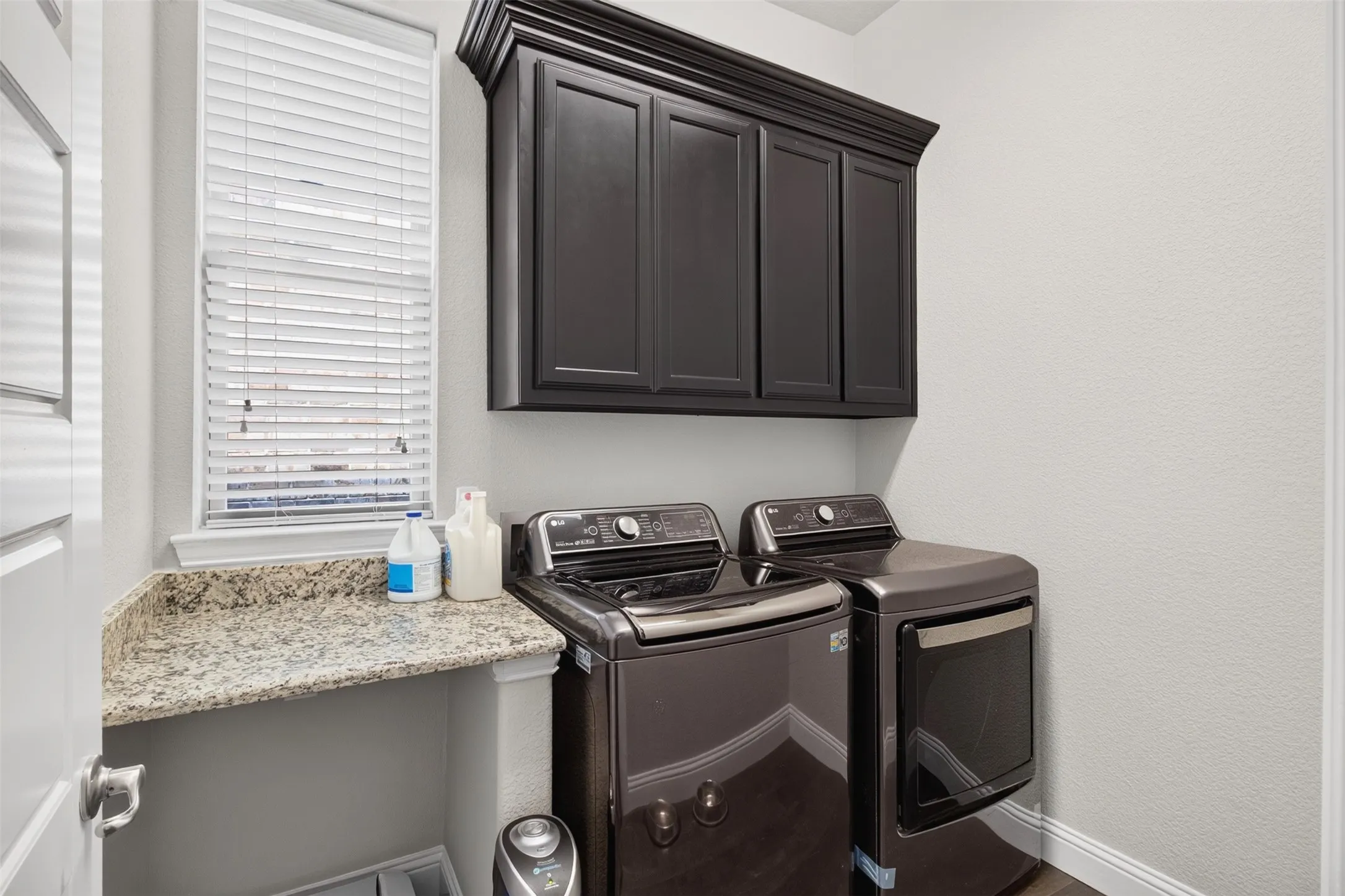 Single Family Residence For Rent in Tarrant County , 6820 Westbury Drive, North Richland Hills, Texas 76180, 4 Bedroom, 3 Bathroom, 2 Garage spaces, 2,863 Sqft, built in 2017, mls#21393703, Real Estate Agent in North Richland Hills, Homes For Rent in Tarrant county, Homes For Rent in North Richland Hills, Realtor in North Richland Hills Texas, Real Estate Brokerage Independent Realty Texas, Luminita Cordes Realtor