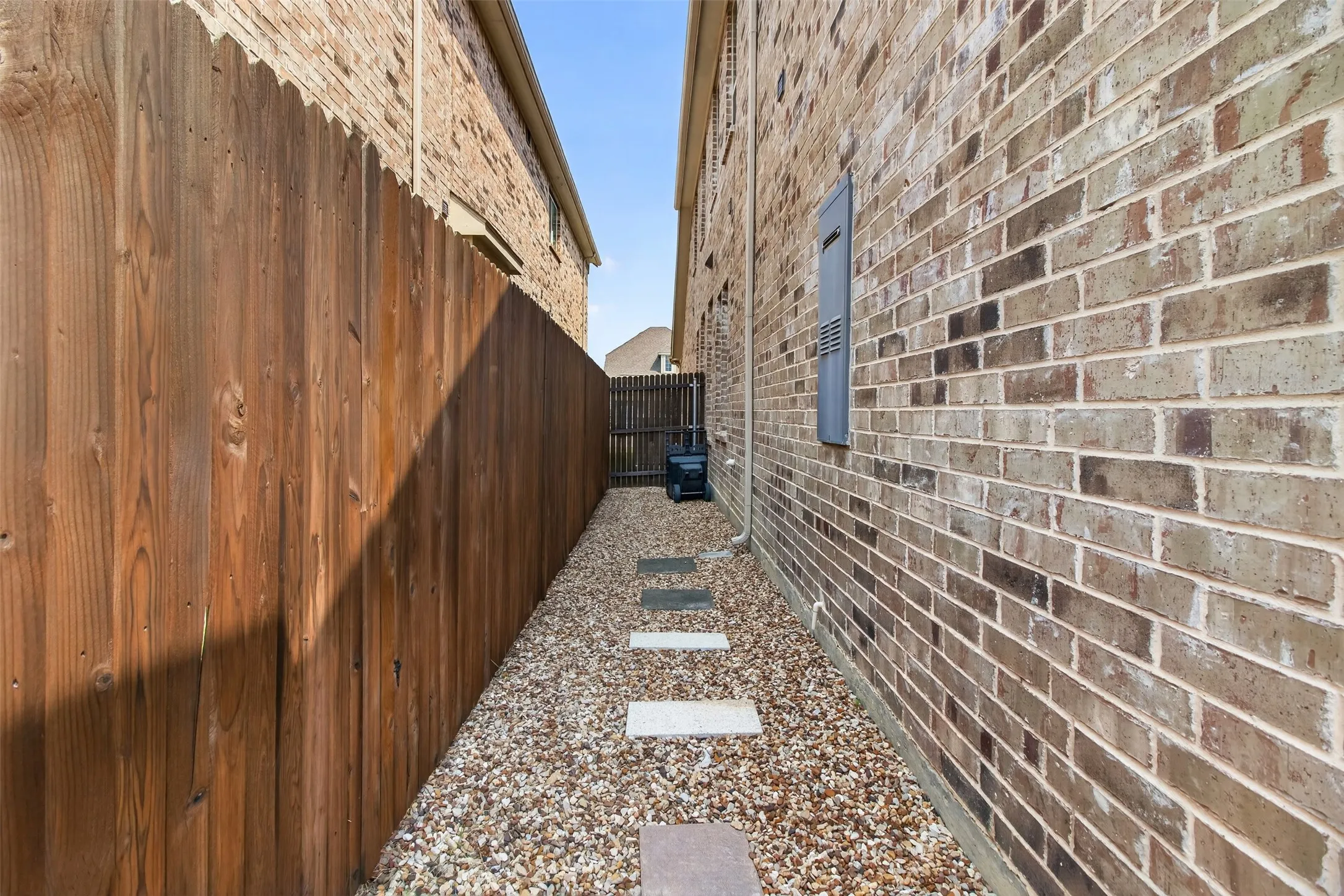 Single Family Residence For Rent in Tarrant County , 6820 Westbury Drive, North Richland Hills, Texas 76180, 4 Bedroom, 3 Bathroom, 2 Garage spaces, 2,863 Sqft, built in 2017, mls#21393703, Real Estate Agent in North Richland Hills, Homes For Rent in Tarrant county, Homes For Rent in North Richland Hills, Realtor in North Richland Hills Texas, Real Estate Brokerage Independent Realty Texas, Luminita Cordes Realtor
