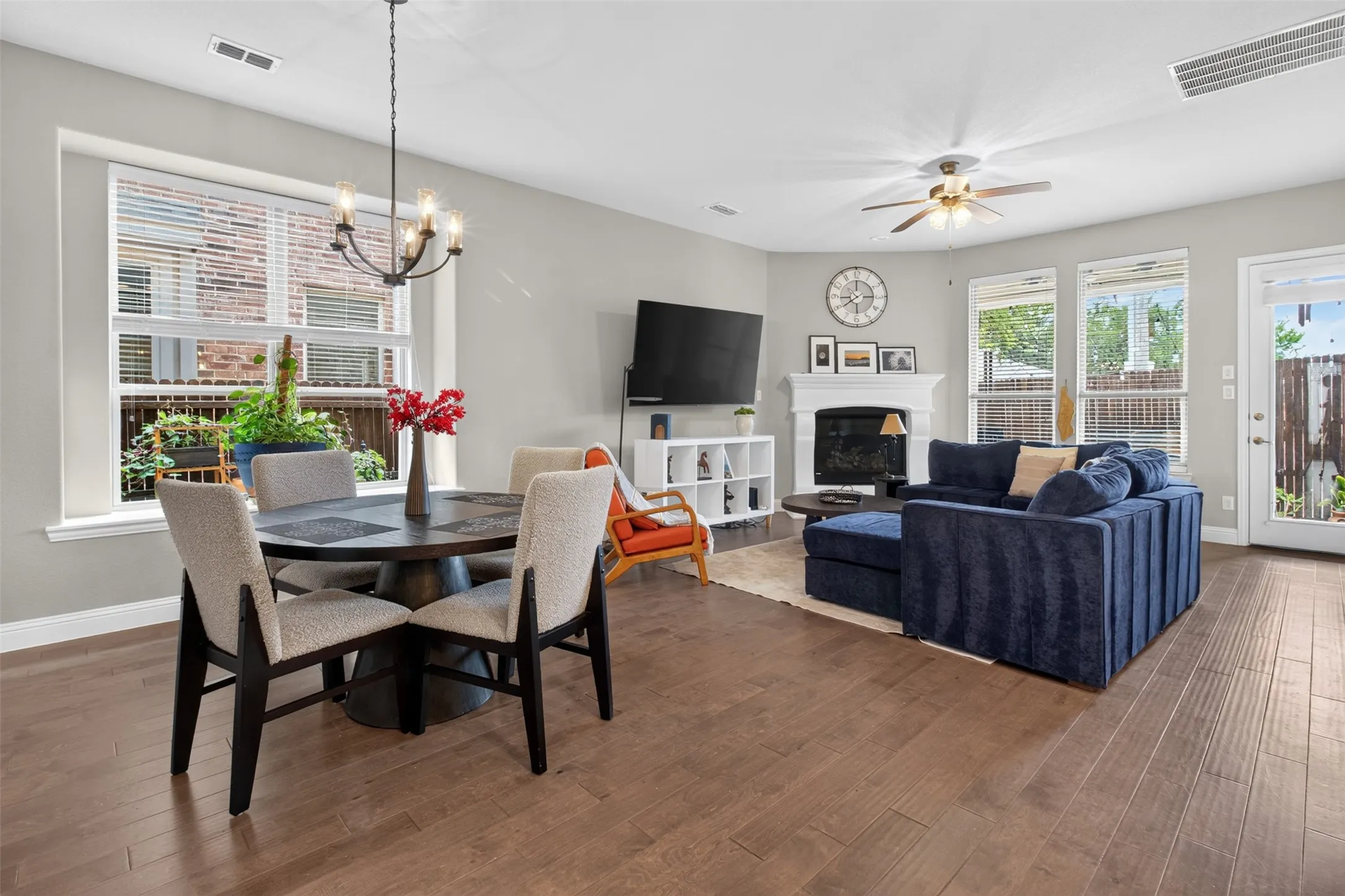 Single Family Residence For Rent in Tarrant County , 6820 Westbury Drive, North Richland Hills, Texas 76180, 4 Bedroom, 3 Bathroom, 2 Garage spaces, 2,863 Sqft, built in 2017, mls#21393703, Real Estate Agent in North Richland Hills, Homes For Rent in Tarrant county, Homes For Rent in North Richland Hills, Realtor in North Richland Hills Texas, Real Estate Brokerage Independent Realty Texas, Luminita Cordes Realtor