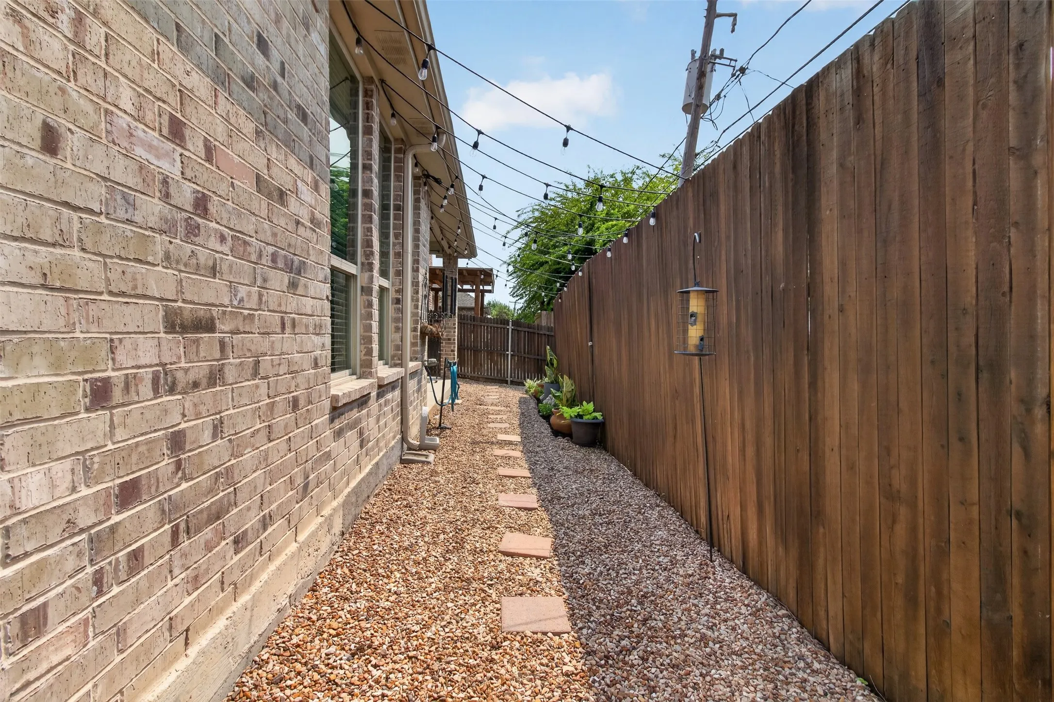 Single Family Residence For Rent in Tarrant County , 6820 Westbury Drive, North Richland Hills, Texas 76180, 4 Bedroom, 3 Bathroom, 2 Garage spaces, 2,863 Sqft, built in 2017, mls#21393703, Real Estate Agent in North Richland Hills, Homes For Rent in Tarrant county, Homes For Rent in North Richland Hills, Realtor in North Richland Hills Texas, Real Estate Brokerage Independent Realty Texas, Luminita Cordes Realtor
