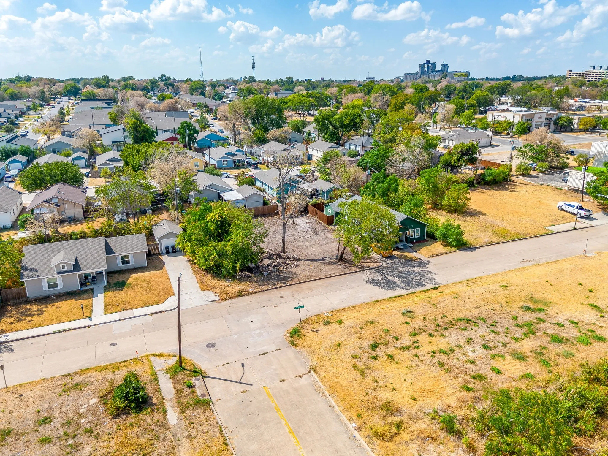 Unimproved Land For Sale in Tarrant County , 922 E Oleander Street, Fort Worth, Texas 76104, 0, 0, Garage spaces, 0 Sqft, built in 0, mls#21393704, Real Estate Agent in Fort Worth, Homes For Sale in Tarrant county, Homes For Sale in Fort Worth, Realtor in Fort Worth Texas, Real Estate Brokerage Independent Realty Texas, Luminita Cordes Realtor