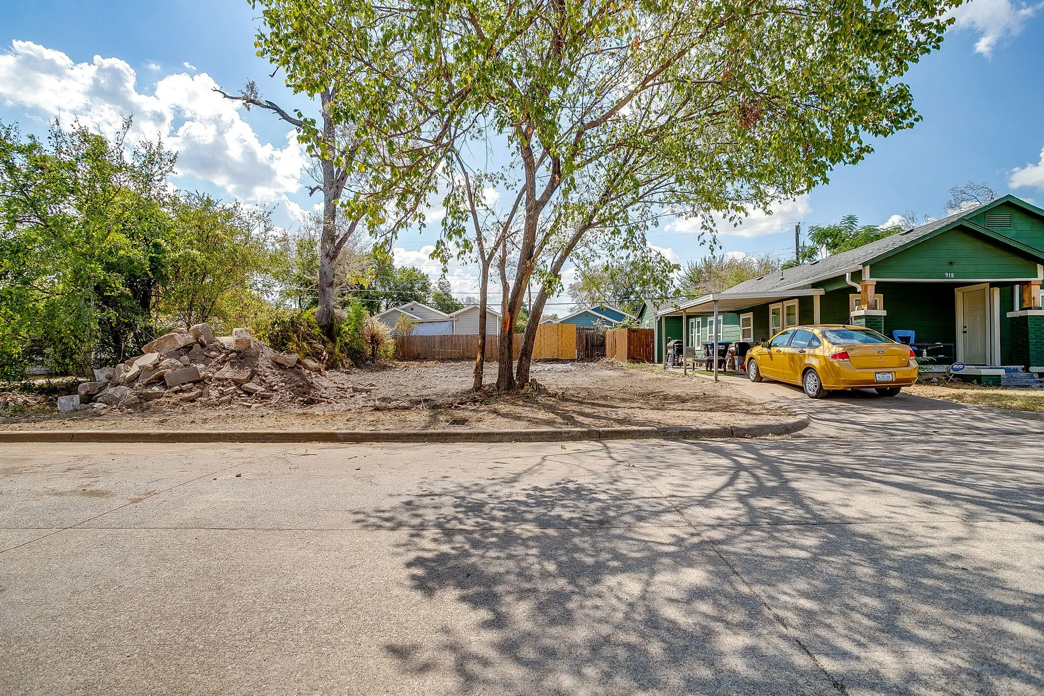 Unimproved Land For Sale in Tarrant County , 922 E Oleander Street, Fort Worth, Texas 76104, 0, 0, Garage spaces, 0 Sqft, built in 0, mls#21393704, Real Estate Agent in Fort Worth, Homes For Sale in Tarrant county, Homes For Sale in Fort Worth, Realtor in Fort Worth Texas, Real Estate Brokerage Independent Realty Texas, Luminita Cordes Realtor