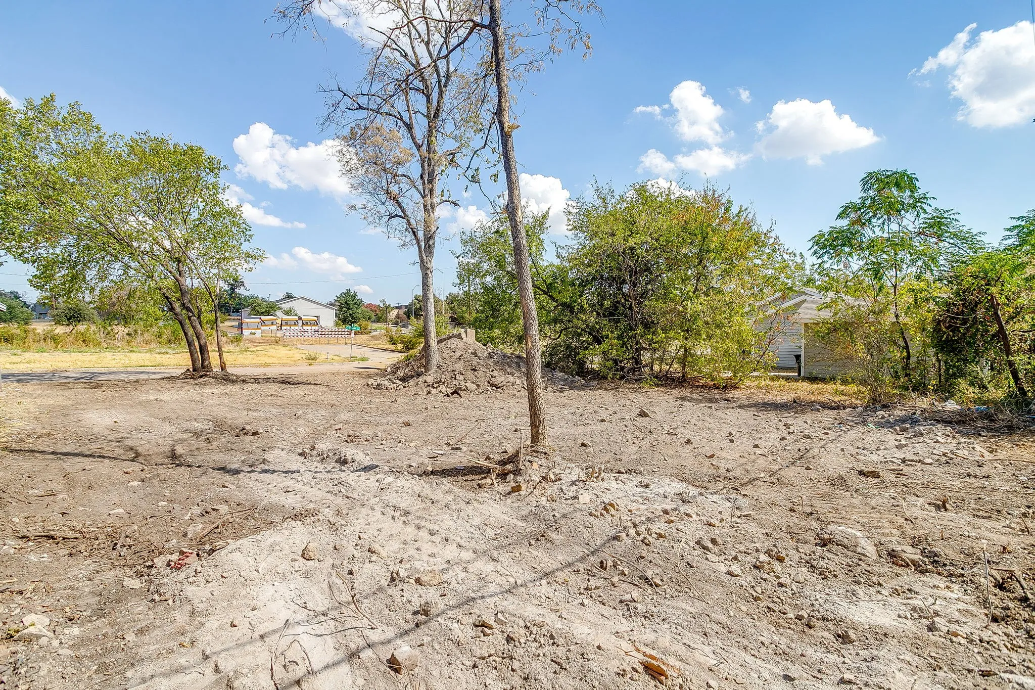 Unimproved Land For Sale in Tarrant County , 922 E Oleander Street, Fort Worth, Texas 76104, 0, 0, Garage spaces, 0 Sqft, built in 0, mls#21393704, Real Estate Agent in Fort Worth, Homes For Sale in Tarrant county, Homes For Sale in Fort Worth, Realtor in Fort Worth Texas, Real Estate Brokerage Independent Realty Texas, Luminita Cordes Realtor