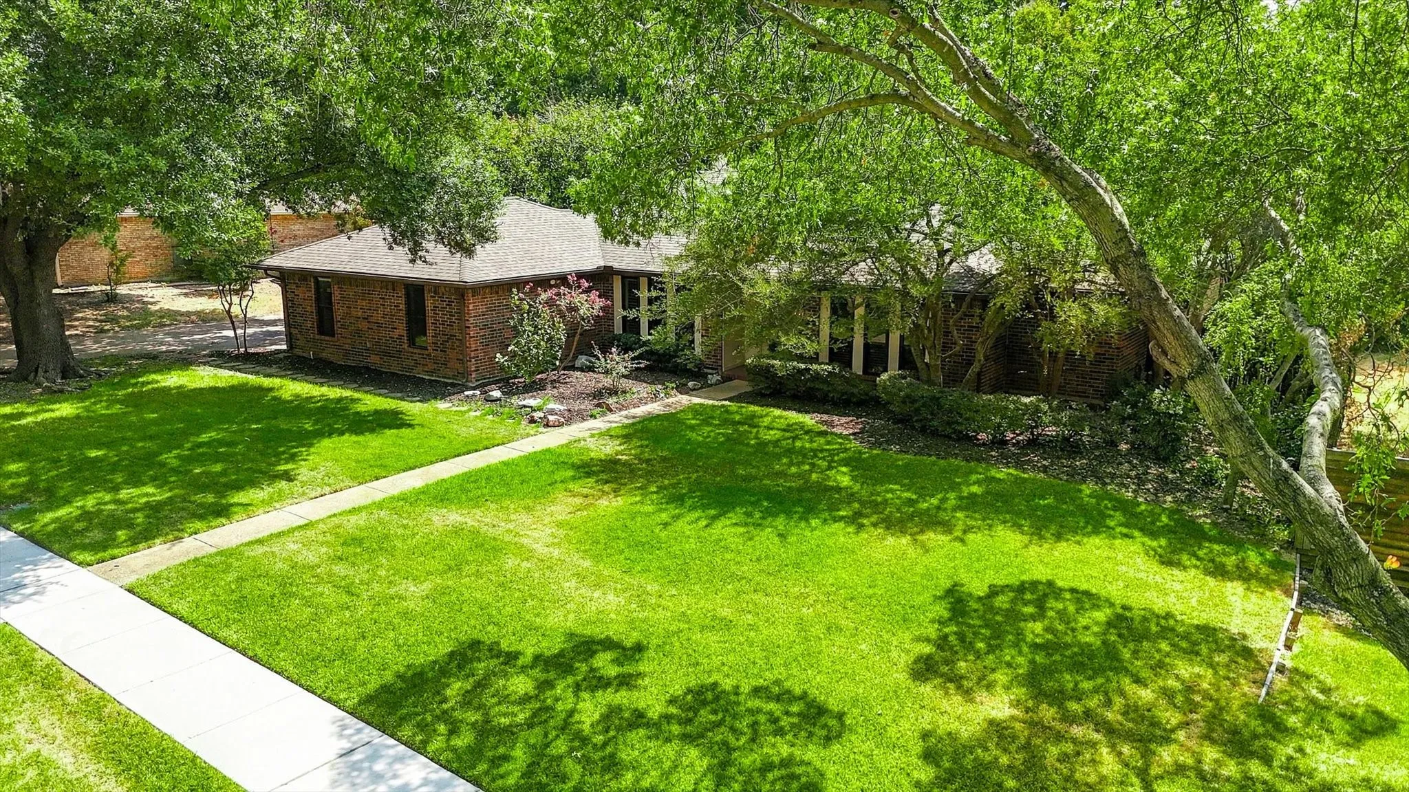 Beautiful Mature Trees Surrounds Briarglen