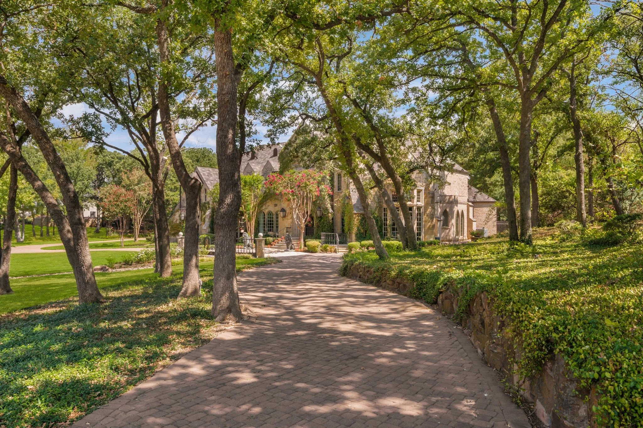 Single Family Residence For Sale in Denton County , 4508 Tour 18 Drive, Flower Mound, Texas 75022, 4 Bedroom, 6 Bathroom, 3 Garage spaces, 6,846 Sqft, built in 1995, mls#21390113, Real Estate Agent in Flower Mound, Homes For Sale in Denton county, Homes For Sale in Flower Mound, Realtor in Flower Mound Texas, Real Estate Brokerage Independent Realty Texas, Luminita Cordes Realtor