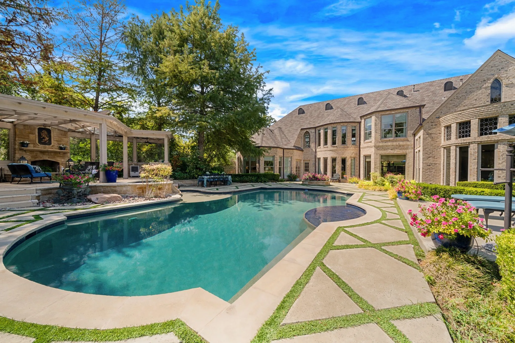Single Family Residence For Sale in Denton County , 4508 Tour 18 Drive, Flower Mound, Texas 75022, 4 Bedroom, 6 Bathroom, 3 Garage spaces, 6,846 Sqft, built in 1995, mls#21390113, Real Estate Agent in Flower Mound, Homes For Sale in Denton county, Homes For Sale in Flower Mound, Realtor in Flower Mound Texas, Real Estate Brokerage Independent Realty Texas, Luminita Cordes Realtor