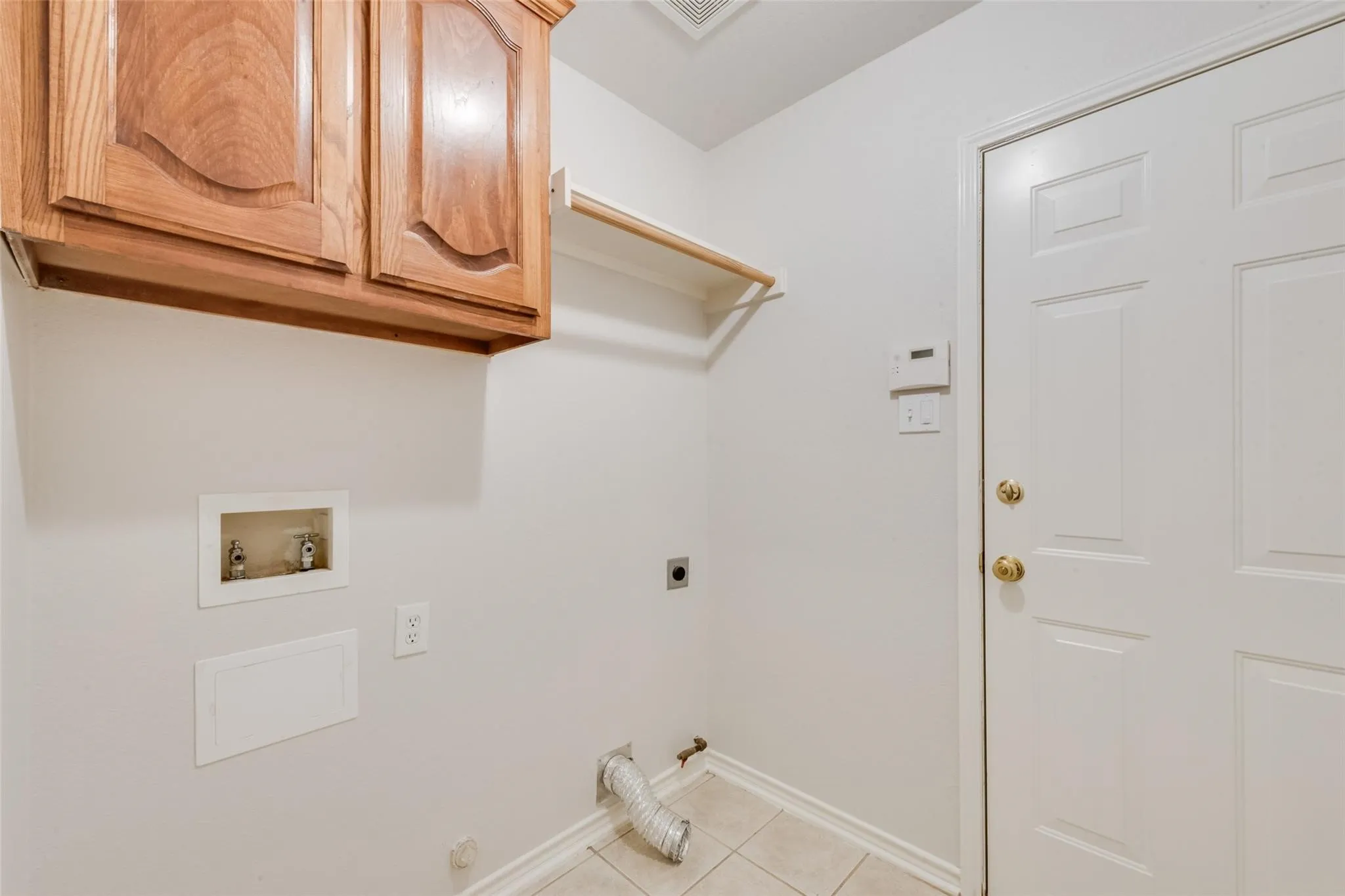 Single Family Residence For Rent in Rockwall County , 2760 Beacon Hill Drive, Rockwall, Texas 75087, 4 Bedroom, 2 Bathroom, 2 Garage spaces, 2,102 Sqft, built in 2003, mls#21393500, Real Estate Agent in Rockwall, Homes For Rent in Rockwall county, Homes For Rent in Rockwall, Realtor in Rockwall Texas, Real Estate Brokerage Independent Realty Texas, Luminita Cordes Realtor