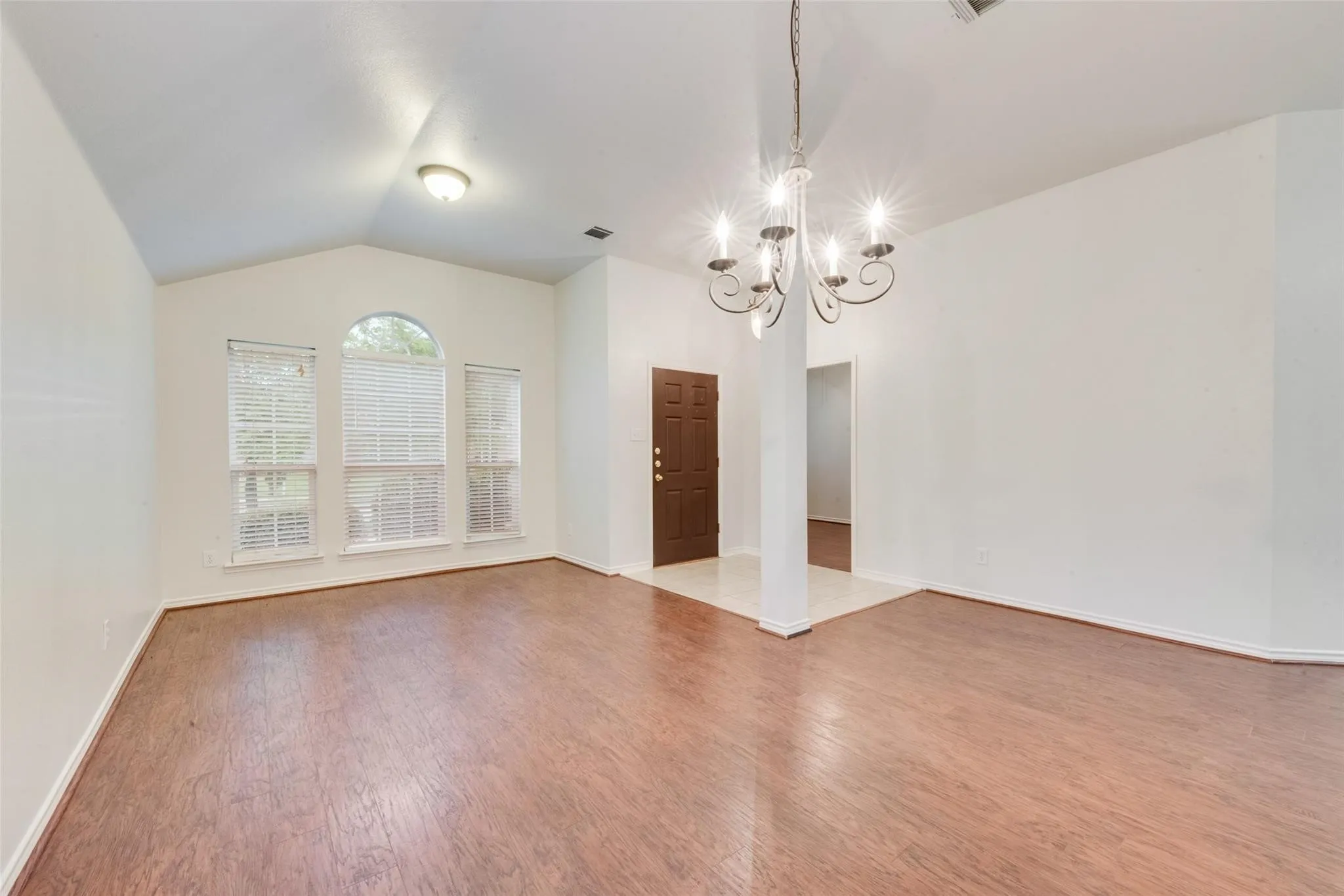 Single Family Residence For Rent in Rockwall County , 2760 Beacon Hill Drive, Rockwall, Texas 75087, 4 Bedroom, 2 Bathroom, 2 Garage spaces, 2,102 Sqft, built in 2003, mls#21393500, Real Estate Agent in Rockwall, Homes For Rent in Rockwall county, Homes For Rent in Rockwall, Realtor in Rockwall Texas, Real Estate Brokerage Independent Realty Texas, Luminita Cordes Realtor