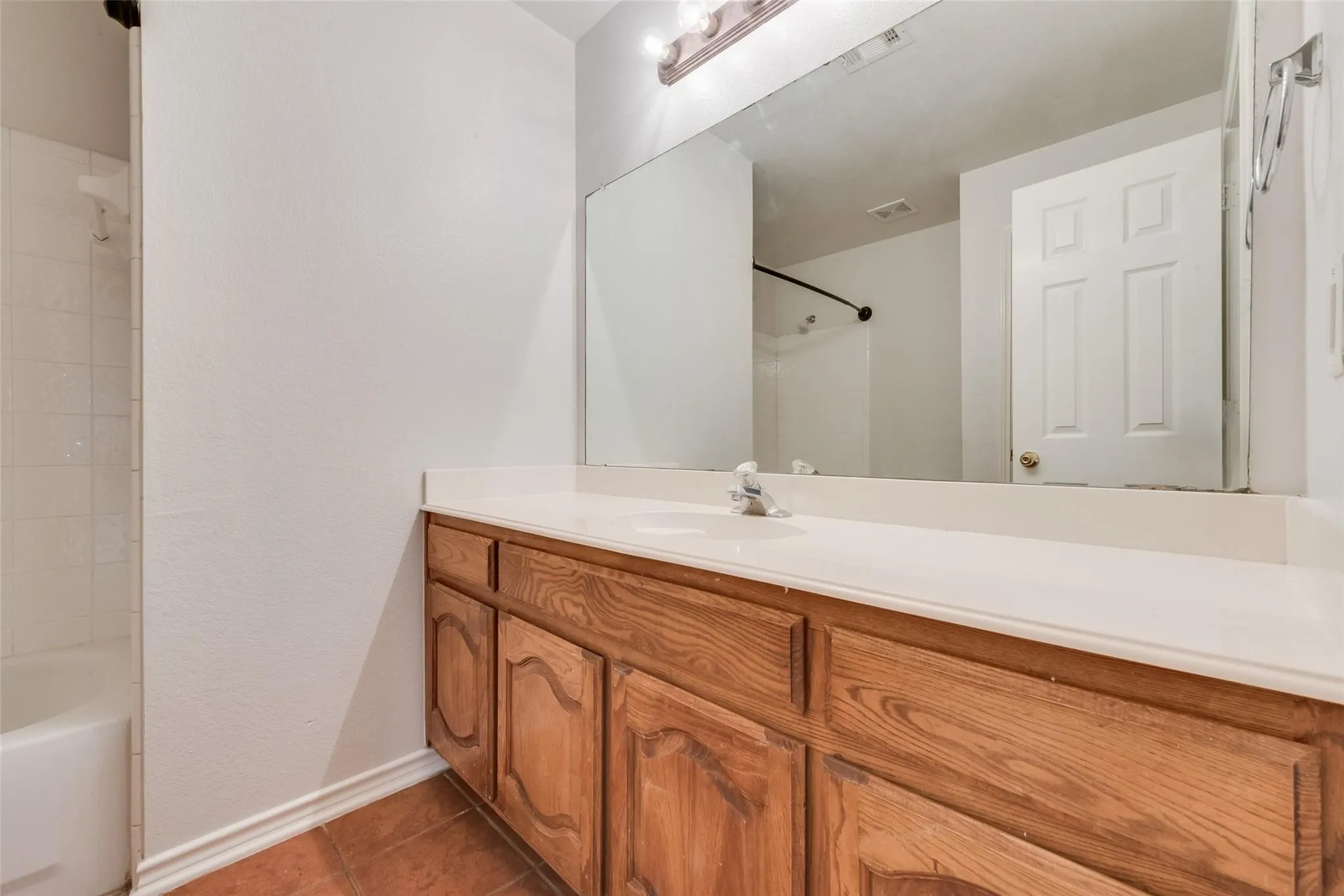 Single Family Residence For Rent in Rockwall County , 2760 Beacon Hill Drive, Rockwall, Texas 75087, 4 Bedroom, 2 Bathroom, 2 Garage spaces, 2,102 Sqft, built in 2003, mls#21393500, Real Estate Agent in Rockwall, Homes For Rent in Rockwall county, Homes For Rent in Rockwall, Realtor in Rockwall Texas, Real Estate Brokerage Independent Realty Texas, Luminita Cordes Realtor