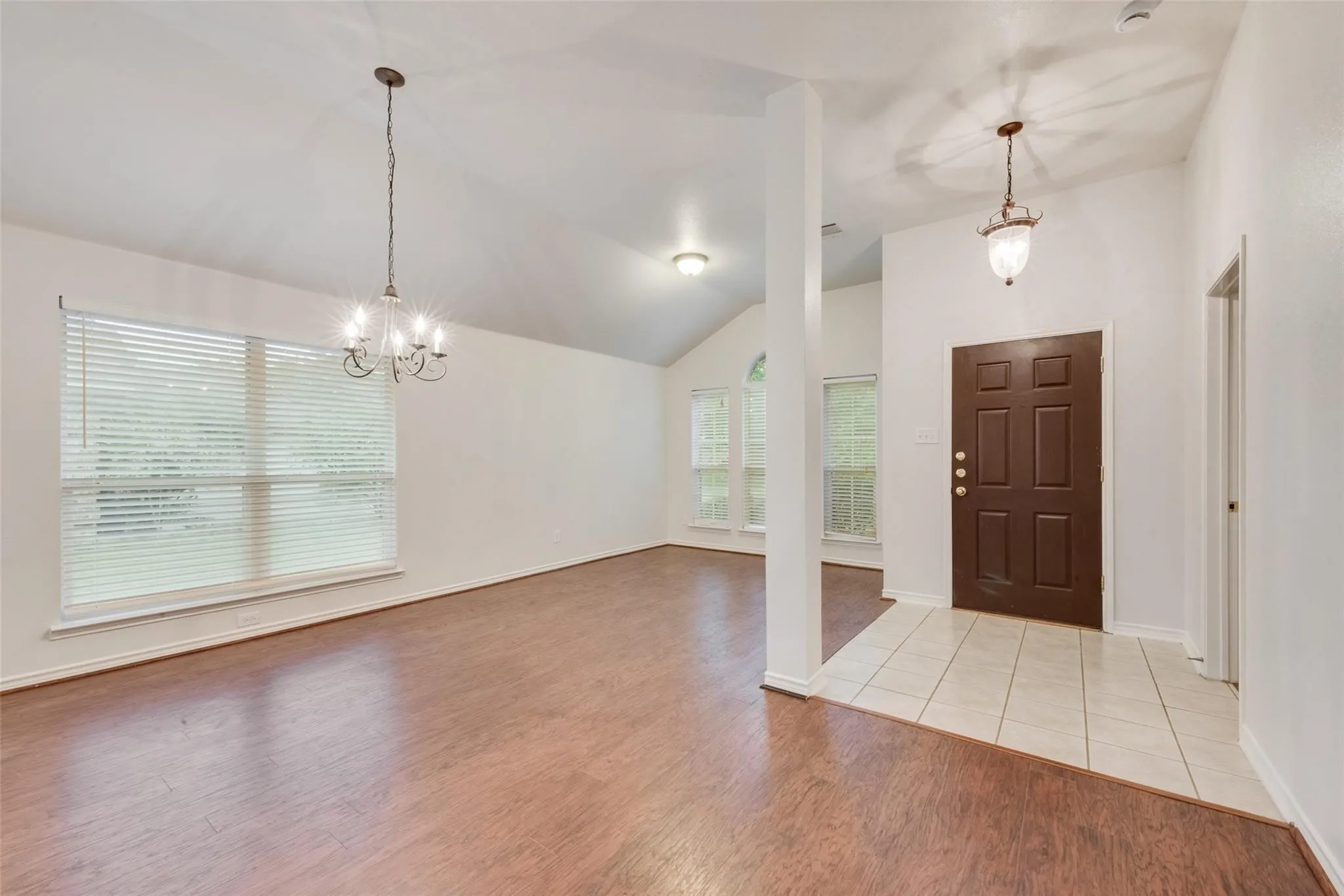 Single Family Residence For Rent in Rockwall County , 2760 Beacon Hill Drive, Rockwall, Texas 75087, 4 Bedroom, 2 Bathroom, 2 Garage spaces, 2,102 Sqft, built in 2003, mls#21393500, Real Estate Agent in Rockwall, Homes For Rent in Rockwall county, Homes For Rent in Rockwall, Realtor in Rockwall Texas, Real Estate Brokerage Independent Realty Texas, Luminita Cordes Realtor