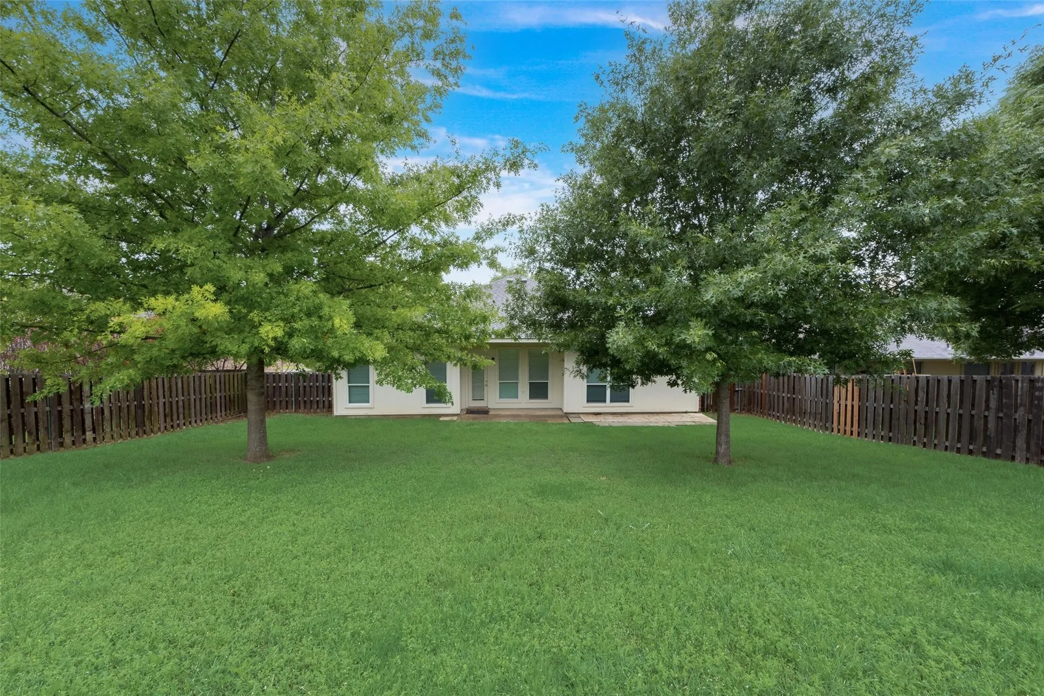 Single Family Residence For Rent in Rockwall County , 2760 Beacon Hill Drive, Rockwall, Texas 75087, 4 Bedroom, 2 Bathroom, 2 Garage spaces, 2,102 Sqft, built in 2003, mls#21393500, Real Estate Agent in Rockwall, Homes For Rent in Rockwall county, Homes For Rent in Rockwall, Realtor in Rockwall Texas, Real Estate Brokerage Independent Realty Texas, Luminita Cordes Realtor