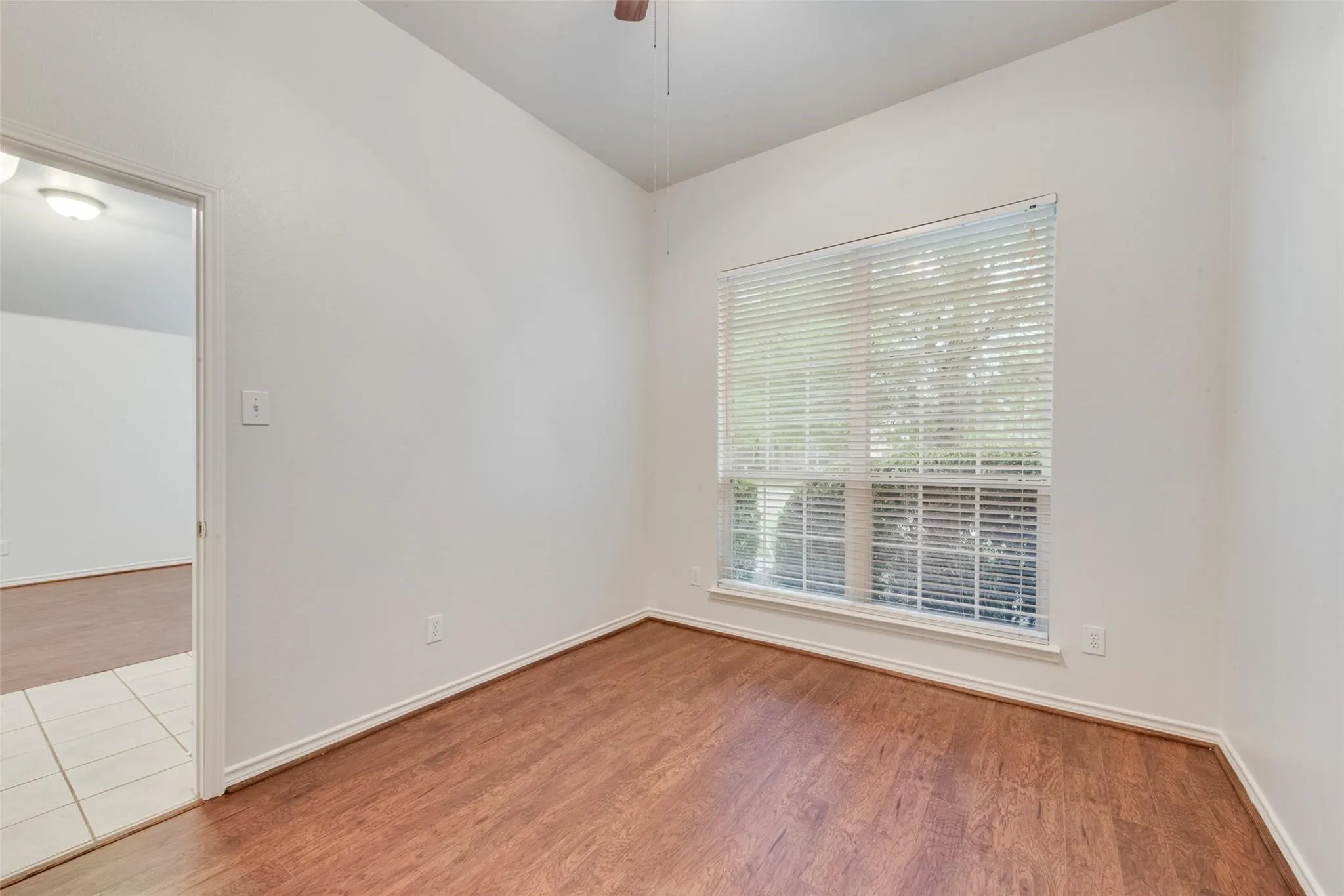 Single Family Residence For Rent in Rockwall County , 2760 Beacon Hill Drive, Rockwall, Texas 75087, 4 Bedroom, 2 Bathroom, 2 Garage spaces, 2,102 Sqft, built in 2003, mls#21393500, Real Estate Agent in Rockwall, Homes For Rent in Rockwall county, Homes For Rent in Rockwall, Realtor in Rockwall Texas, Real Estate Brokerage Independent Realty Texas, Luminita Cordes Realtor