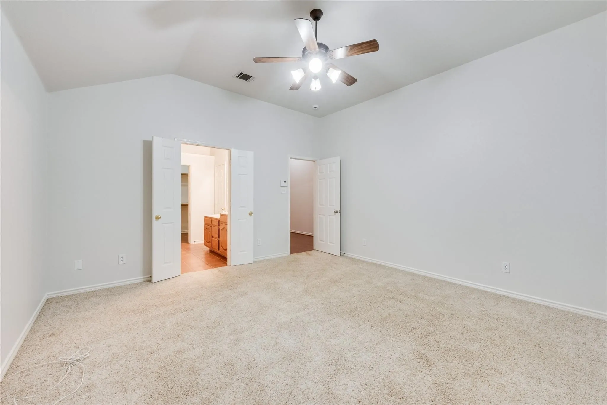Single Family Residence For Rent in Rockwall County , 2760 Beacon Hill Drive, Rockwall, Texas 75087, 4 Bedroom, 2 Bathroom, 2 Garage spaces, 2,102 Sqft, built in 2003, mls#21393500, Real Estate Agent in Rockwall, Homes For Rent in Rockwall county, Homes For Rent in Rockwall, Realtor in Rockwall Texas, Real Estate Brokerage Independent Realty Texas, Luminita Cordes Realtor