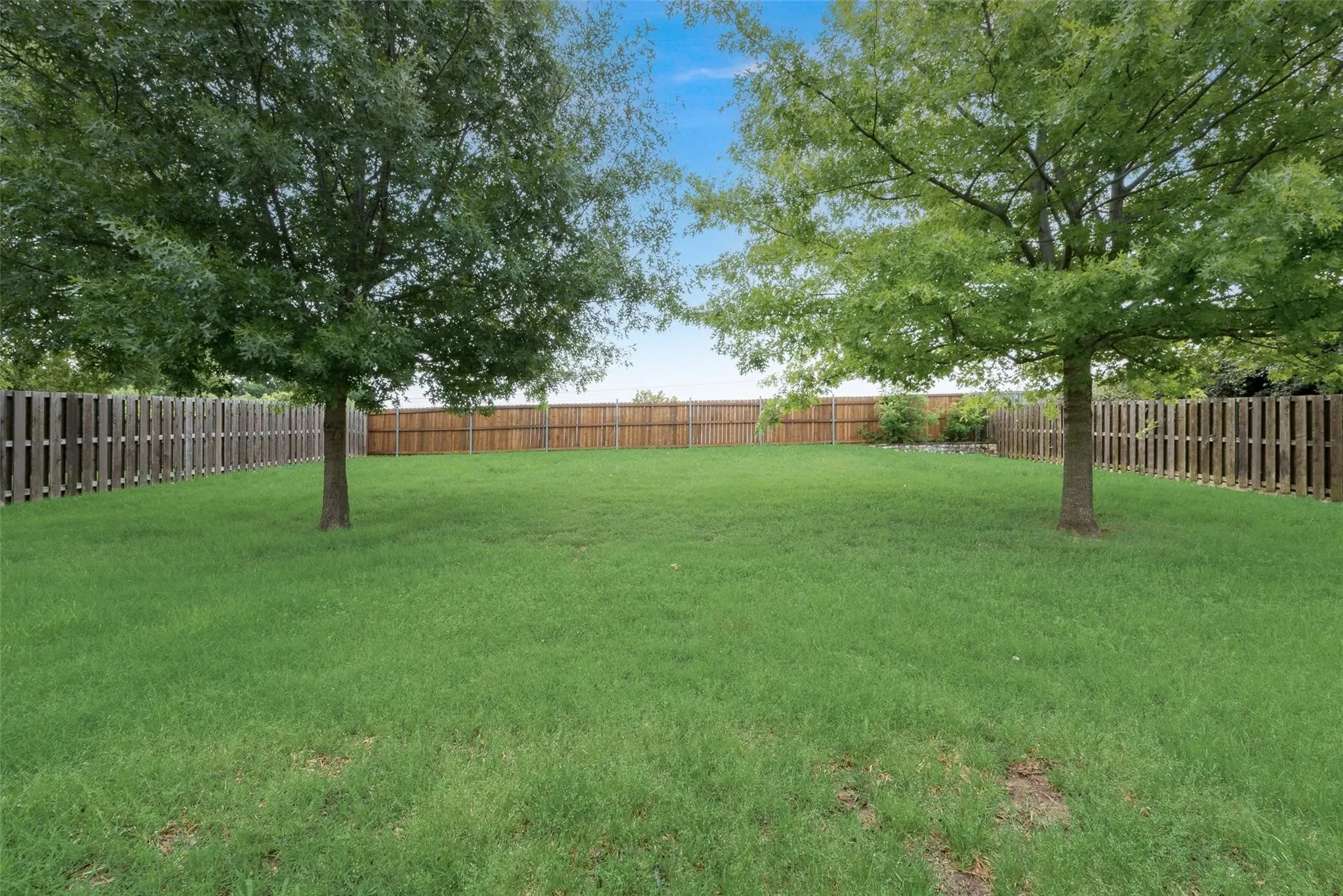 Single Family Residence For Rent in Rockwall County , 2760 Beacon Hill Drive, Rockwall, Texas 75087, 4 Bedroom, 2 Bathroom, 2 Garage spaces, 2,102 Sqft, built in 2003, mls#21393500, Real Estate Agent in Rockwall, Homes For Rent in Rockwall county, Homes For Rent in Rockwall, Realtor in Rockwall Texas, Real Estate Brokerage Independent Realty Texas, Luminita Cordes Realtor