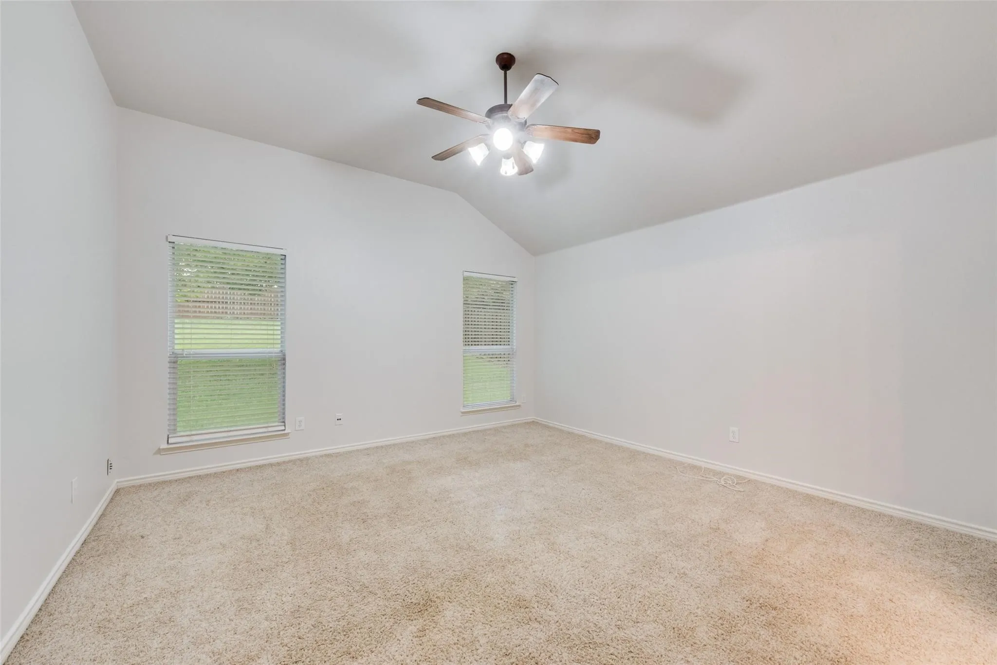 Single Family Residence For Rent in Rockwall County , 2760 Beacon Hill Drive, Rockwall, Texas 75087, 4 Bedroom, 2 Bathroom, 2 Garage spaces, 2,102 Sqft, built in 2003, mls#21393500, Real Estate Agent in Rockwall, Homes For Rent in Rockwall county, Homes For Rent in Rockwall, Realtor in Rockwall Texas, Real Estate Brokerage Independent Realty Texas, Luminita Cordes Realtor
