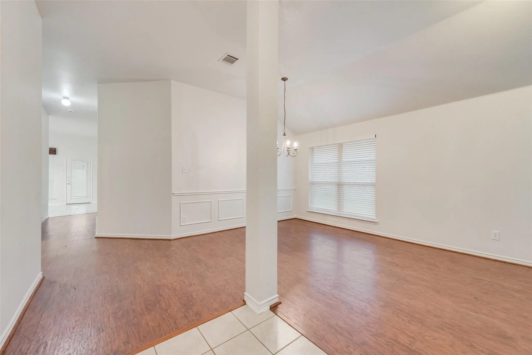 Single Family Residence For Rent in Rockwall County , 2760 Beacon Hill Drive, Rockwall, Texas 75087, 4 Bedroom, 2 Bathroom, 2 Garage spaces, 2,102 Sqft, built in 2003, mls#21393500, Real Estate Agent in Rockwall, Homes For Rent in Rockwall county, Homes For Rent in Rockwall, Realtor in Rockwall Texas, Real Estate Brokerage Independent Realty Texas, Luminita Cordes Realtor