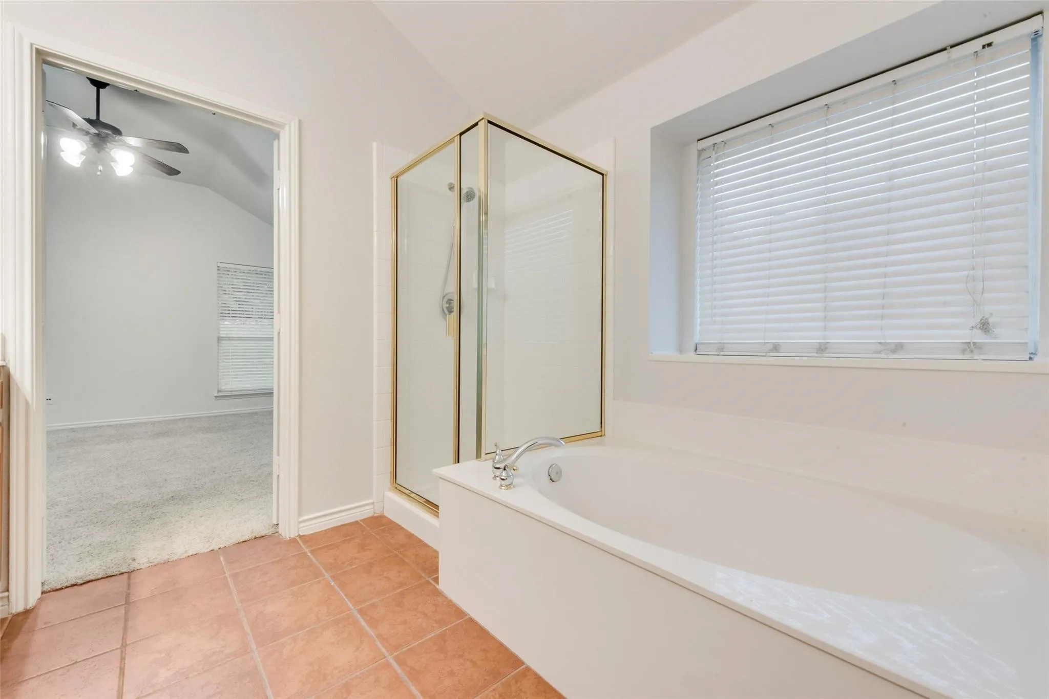 Single Family Residence For Rent in Rockwall County , 2760 Beacon Hill Drive, Rockwall, Texas 75087, 4 Bedroom, 2 Bathroom, 2 Garage spaces, 2,102 Sqft, built in 2003, mls#21393500, Real Estate Agent in Rockwall, Homes For Rent in Rockwall county, Homes For Rent in Rockwall, Realtor in Rockwall Texas, Real Estate Brokerage Independent Realty Texas, Luminita Cordes Realtor
