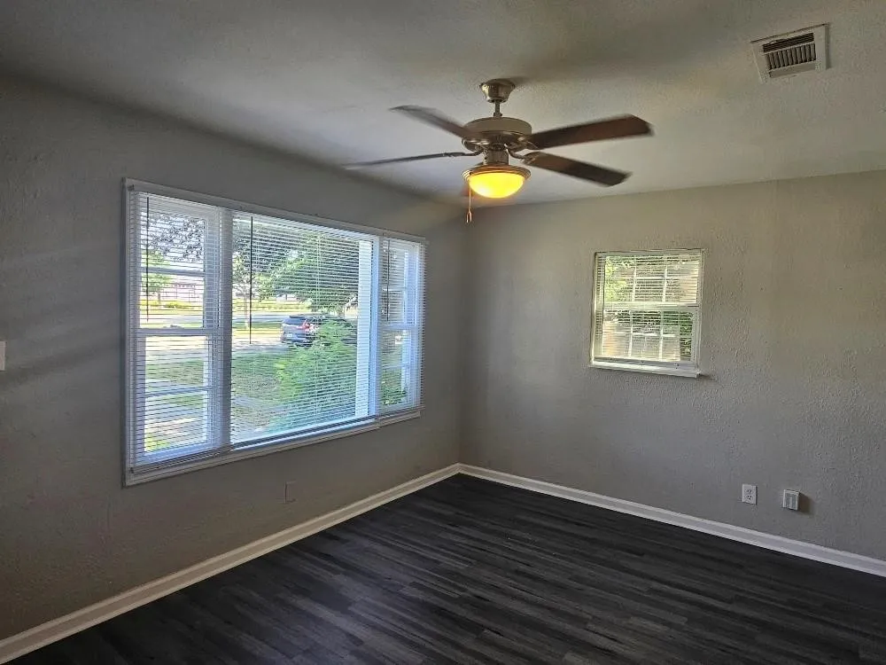 Single Family Residence For Sale in Tarrant County , 4825 Highway Drive, Fort Worth, Texas 76116, 2 Bedroom, 1 Bathroom, Garage spaces, 720 Sqft, built in 1952, mls#21392661, Real Estate Agent in Fort Worth, Homes For Sale in Tarrant county, Homes For Sale in Fort Worth, Realtor in Fort Worth Texas, Real Estate Brokerage Independent Realty Texas, Luminita Cordes Realtor
