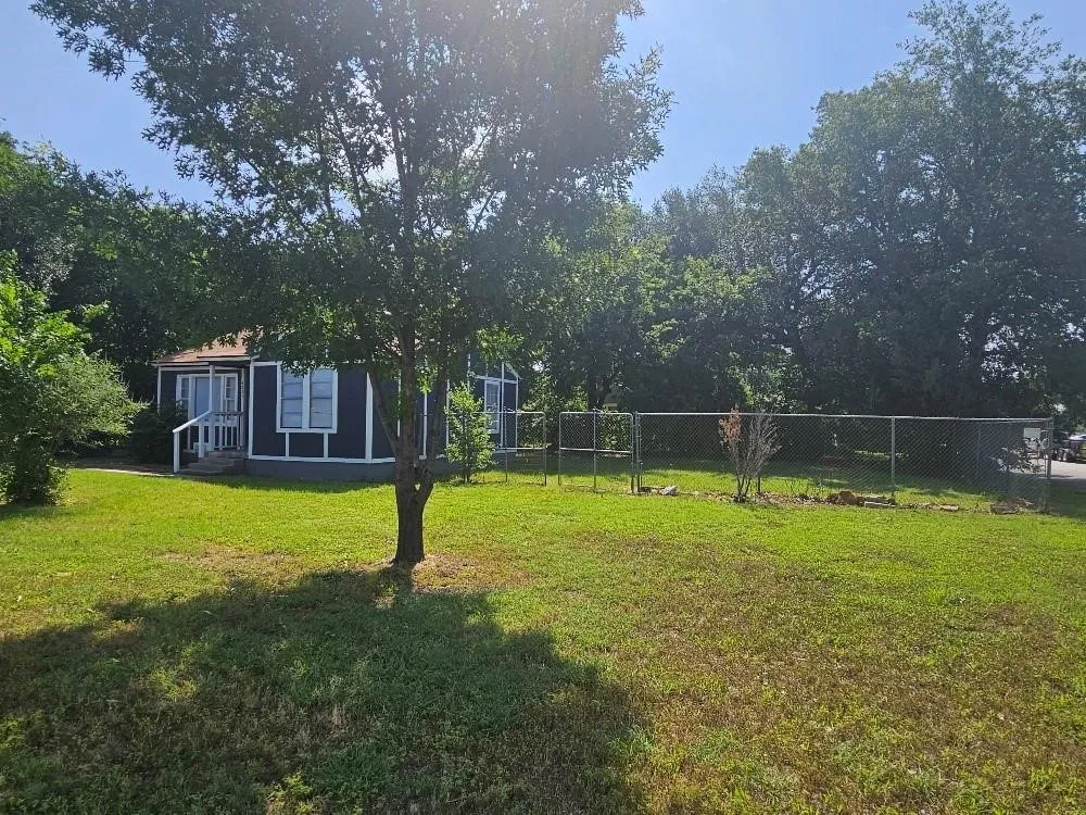 Single Family Residence For Sale in Tarrant County , 4825 Highway Drive, Fort Worth, Texas 76116, 2 Bedroom, 1 Bathroom, Garage spaces, 720 Sqft, built in 1952, mls#21392661, Real Estate Agent in Fort Worth, Homes For Sale in Tarrant county, Homes For Sale in Fort Worth, Realtor in Fort Worth Texas, Real Estate Brokerage Independent Realty Texas, Luminita Cordes Realtor