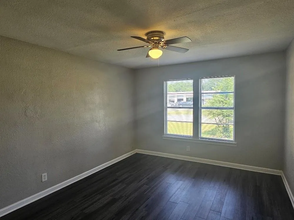 Single Family Residence For Sale in Tarrant County , 4825 Highway Drive, Fort Worth, Texas 76116, 2 Bedroom, 1 Bathroom, Garage spaces, 720 Sqft, built in 1952, mls#21392661, Real Estate Agent in Fort Worth, Homes For Sale in Tarrant county, Homes For Sale in Fort Worth, Realtor in Fort Worth Texas, Real Estate Brokerage Independent Realty Texas, Luminita Cordes Realtor