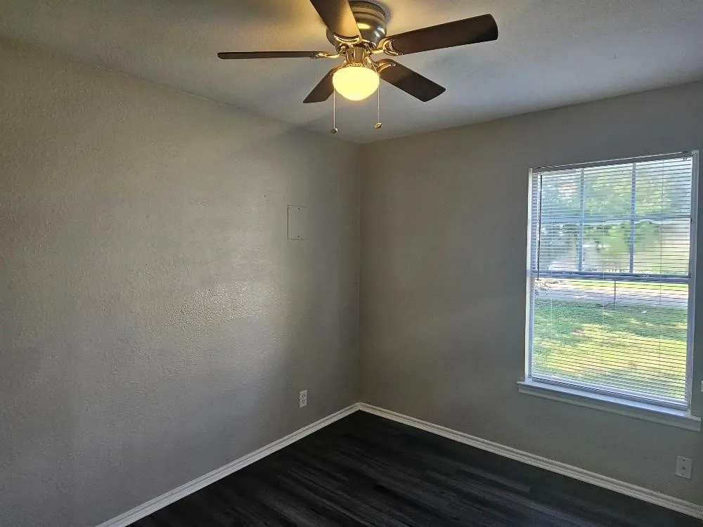 Single Family Residence For Sale in Tarrant County , 4825 Highway Drive, Fort Worth, Texas 76116, 2 Bedroom, 1 Bathroom, Garage spaces, 720 Sqft, built in 1952, mls#21392661, Real Estate Agent in Fort Worth, Homes For Sale in Tarrant county, Homes For Sale in Fort Worth, Realtor in Fort Worth Texas, Real Estate Brokerage Independent Realty Texas, Luminita Cordes Realtor