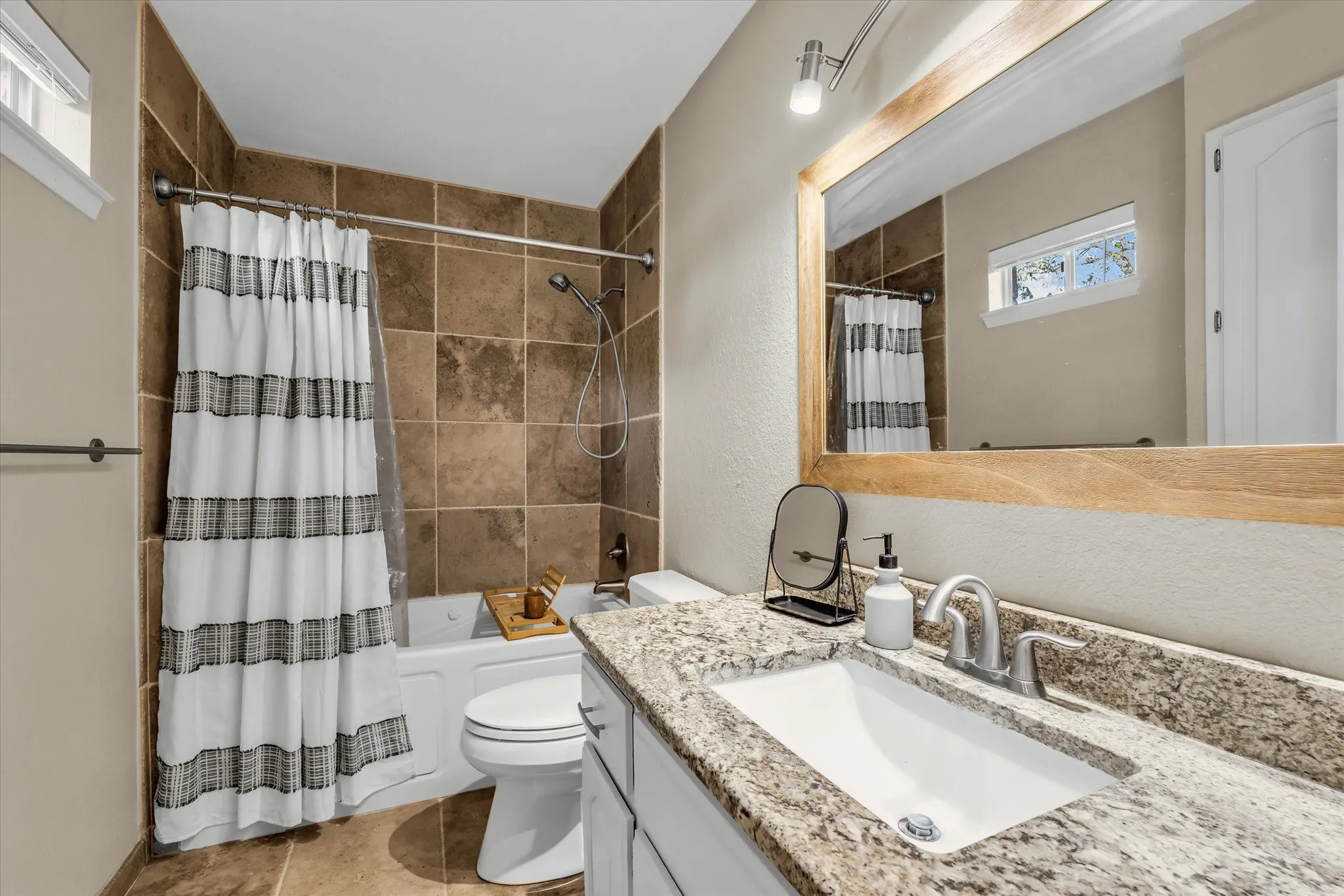 Single Family Residence For Sale in Mc Lennan County , 213 Travis Lane, Hewitt, Texas 76643, 3 Bedroom, 2 Bathroom, 2 Garage spaces, 1,684 Sqft, built in 1978, mls#21393717, Real Estate Agent in Hewitt, Homes For Sale in Mc Lennan county, Homes For Sale in Hewitt, Realtor in Hewitt Texas, Real Estate Brokerage Independent Realty Texas, Luminita Cordes Realtor