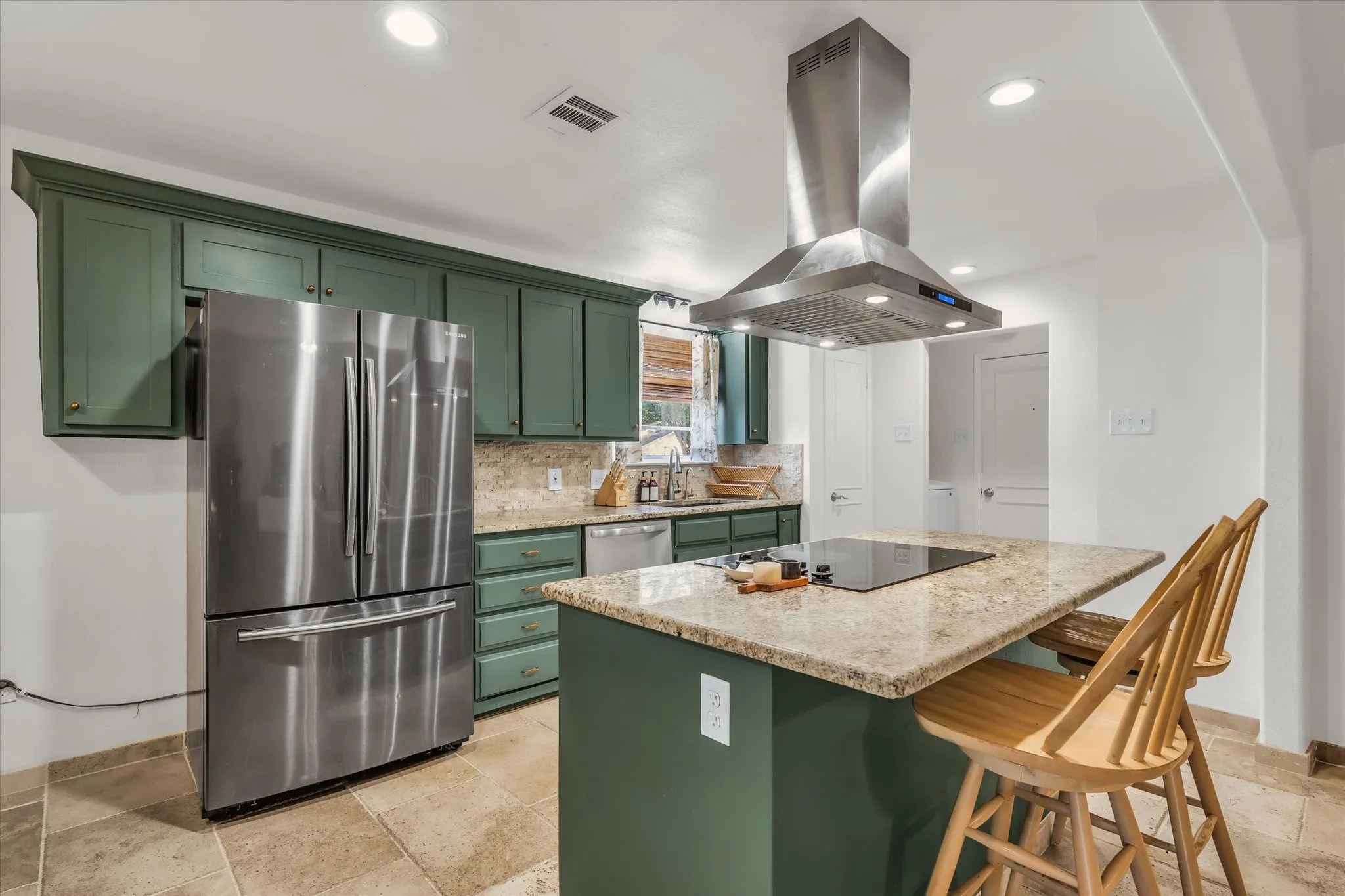 Single Family Residence For Sale in Mc Lennan County , 213 Travis Lane, Hewitt, Texas 76643, 3 Bedroom, 2 Bathroom, 2 Garage spaces, 1,684 Sqft, built in 1978, mls#21393717, Real Estate Agent in Hewitt, Homes For Sale in Mc Lennan county, Homes For Sale in Hewitt, Realtor in Hewitt Texas, Real Estate Brokerage Independent Realty Texas, Luminita Cordes Realtor
