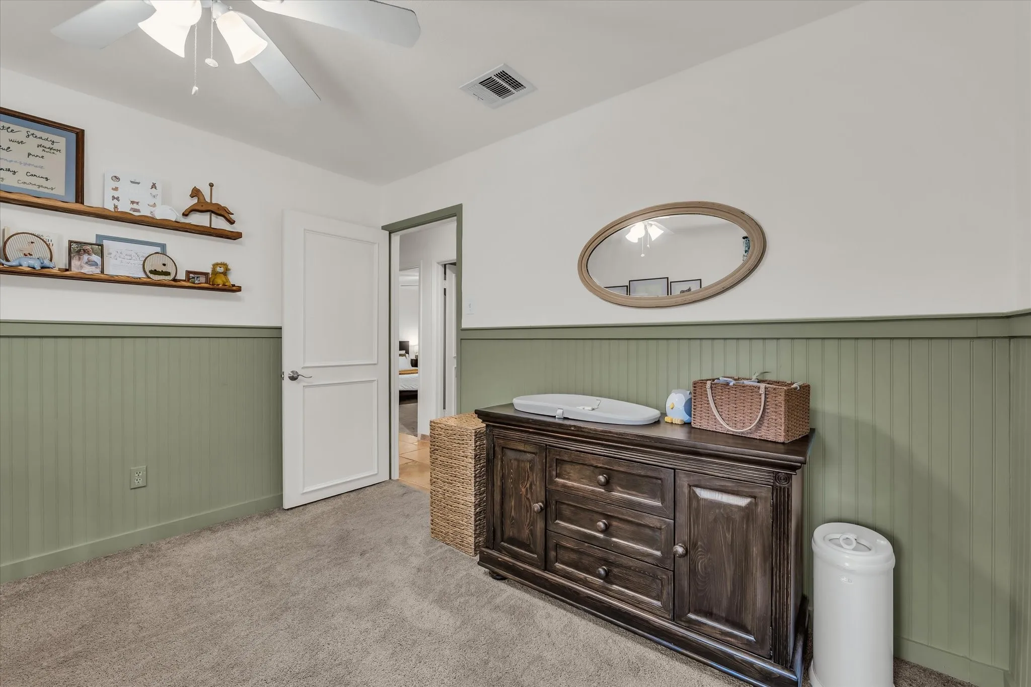 Single Family Residence For Sale in Mc Lennan County , 213 Travis Lane, Hewitt, Texas 76643, 3 Bedroom, 2 Bathroom, 2 Garage spaces, 1,684 Sqft, built in 1978, mls#21393717, Real Estate Agent in Hewitt, Homes For Sale in Mc Lennan county, Homes For Sale in Hewitt, Realtor in Hewitt Texas, Real Estate Brokerage Independent Realty Texas, Luminita Cordes Realtor