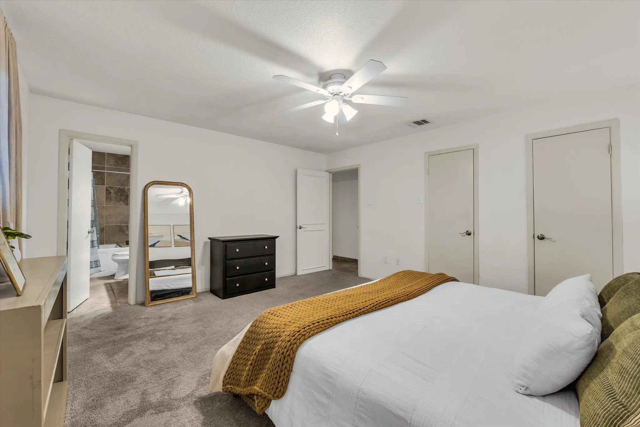 Single Family Residence For Sale in Mc Lennan County , 213 Travis Lane, Hewitt, Texas 76643, 3 Bedroom, 2 Bathroom, 2 Garage spaces, 1,684 Sqft, built in 1978, mls#21393717, Real Estate Agent in Hewitt, Homes For Sale in Mc Lennan county, Homes For Sale in Hewitt, Realtor in Hewitt Texas, Real Estate Brokerage Independent Realty Texas, Luminita Cordes Realtor