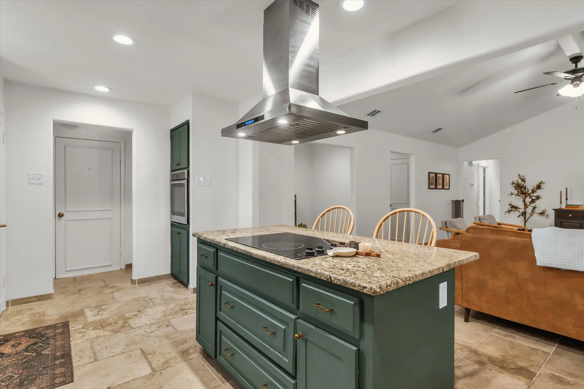Single Family Residence For Sale in Mc Lennan County , 213 Travis Lane, Hewitt, Texas 76643, 3 Bedroom, 2 Bathroom, 2 Garage spaces, 1,684 Sqft, built in 1978, mls#21393717, Real Estate Agent in Hewitt, Homes For Sale in Mc Lennan county, Homes For Sale in Hewitt, Realtor in Hewitt Texas, Real Estate Brokerage Independent Realty Texas, Luminita Cordes Realtor