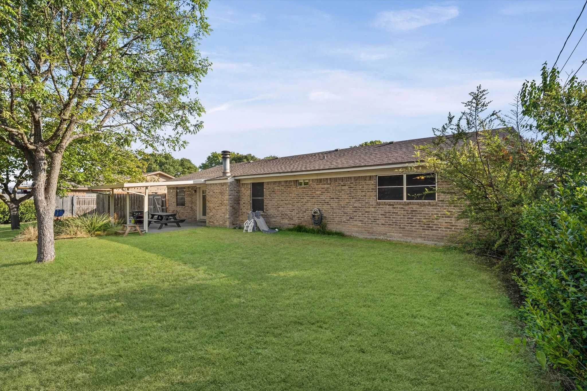 Single Family Residence For Sale in Mc Lennan County , 213 Travis Lane, Hewitt, Texas 76643, 3 Bedroom, 2 Bathroom, 2 Garage spaces, 1,684 Sqft, built in 1978, mls#21393717, Real Estate Agent in Hewitt, Homes For Sale in Mc Lennan county, Homes For Sale in Hewitt, Realtor in Hewitt Texas, Real Estate Brokerage Independent Realty Texas, Luminita Cordes Realtor