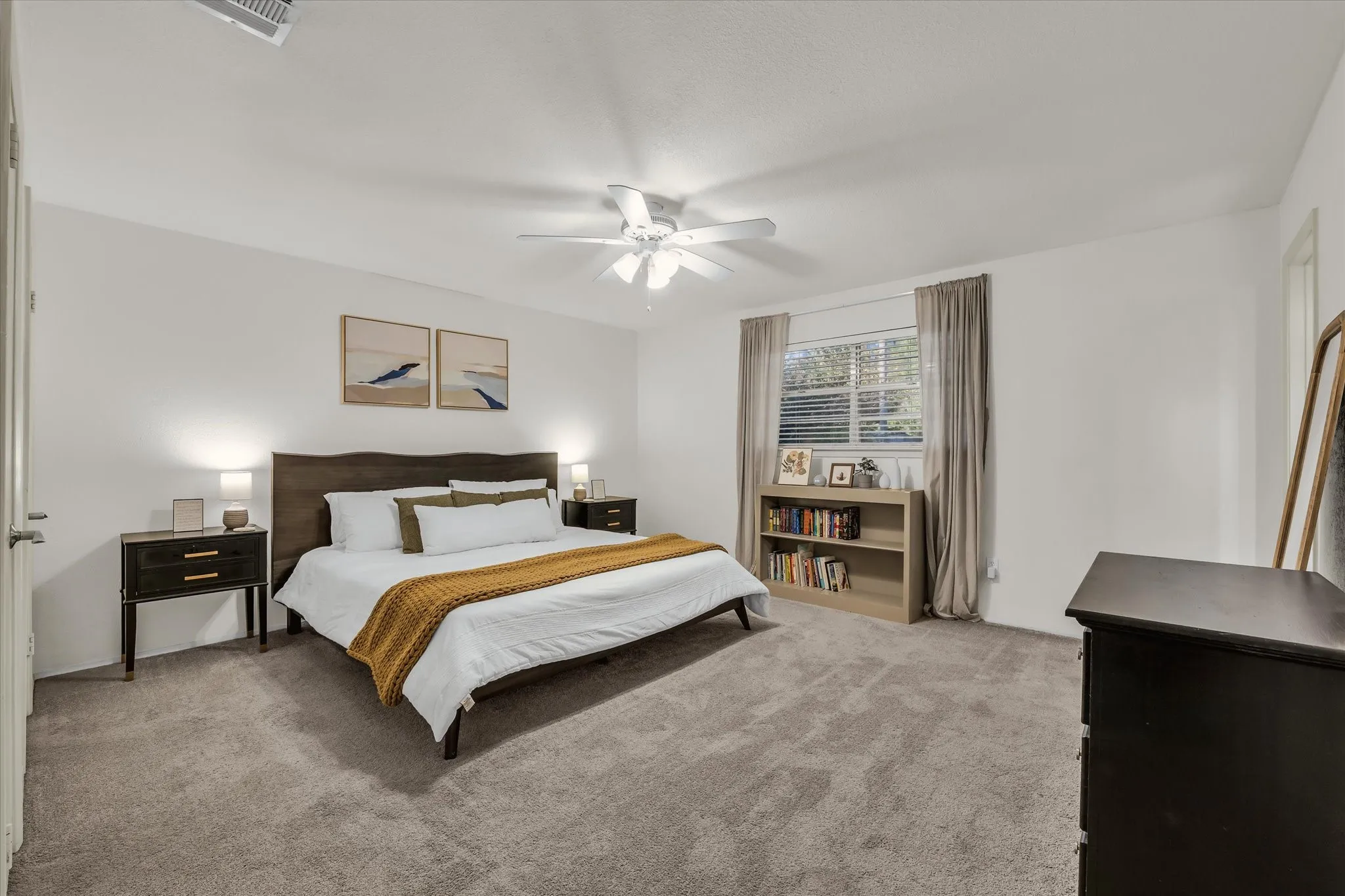 Single Family Residence For Sale in Mc Lennan County , 213 Travis Lane, Hewitt, Texas 76643, 3 Bedroom, 2 Bathroom, 2 Garage spaces, 1,684 Sqft, built in 1978, mls#21393717, Real Estate Agent in Hewitt, Homes For Sale in Mc Lennan county, Homes For Sale in Hewitt, Realtor in Hewitt Texas, Real Estate Brokerage Independent Realty Texas, Luminita Cordes Realtor