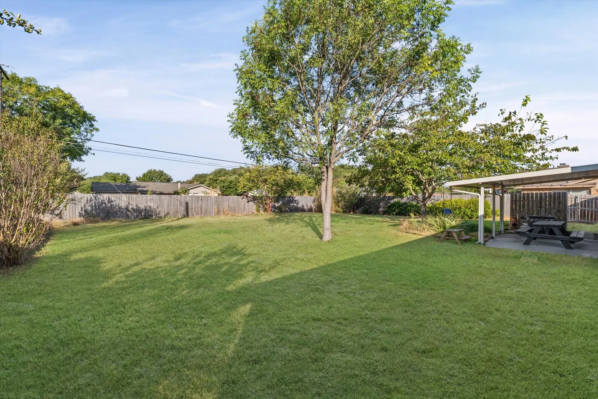 Single Family Residence For Sale in Mc Lennan County , 213 Travis Lane, Hewitt, Texas 76643, 3 Bedroom, 2 Bathroom, 2 Garage spaces, 1,684 Sqft, built in 1978, mls#21393717, Real Estate Agent in Hewitt, Homes For Sale in Mc Lennan county, Homes For Sale in Hewitt, Realtor in Hewitt Texas, Real Estate Brokerage Independent Realty Texas, Luminita Cordes Realtor
