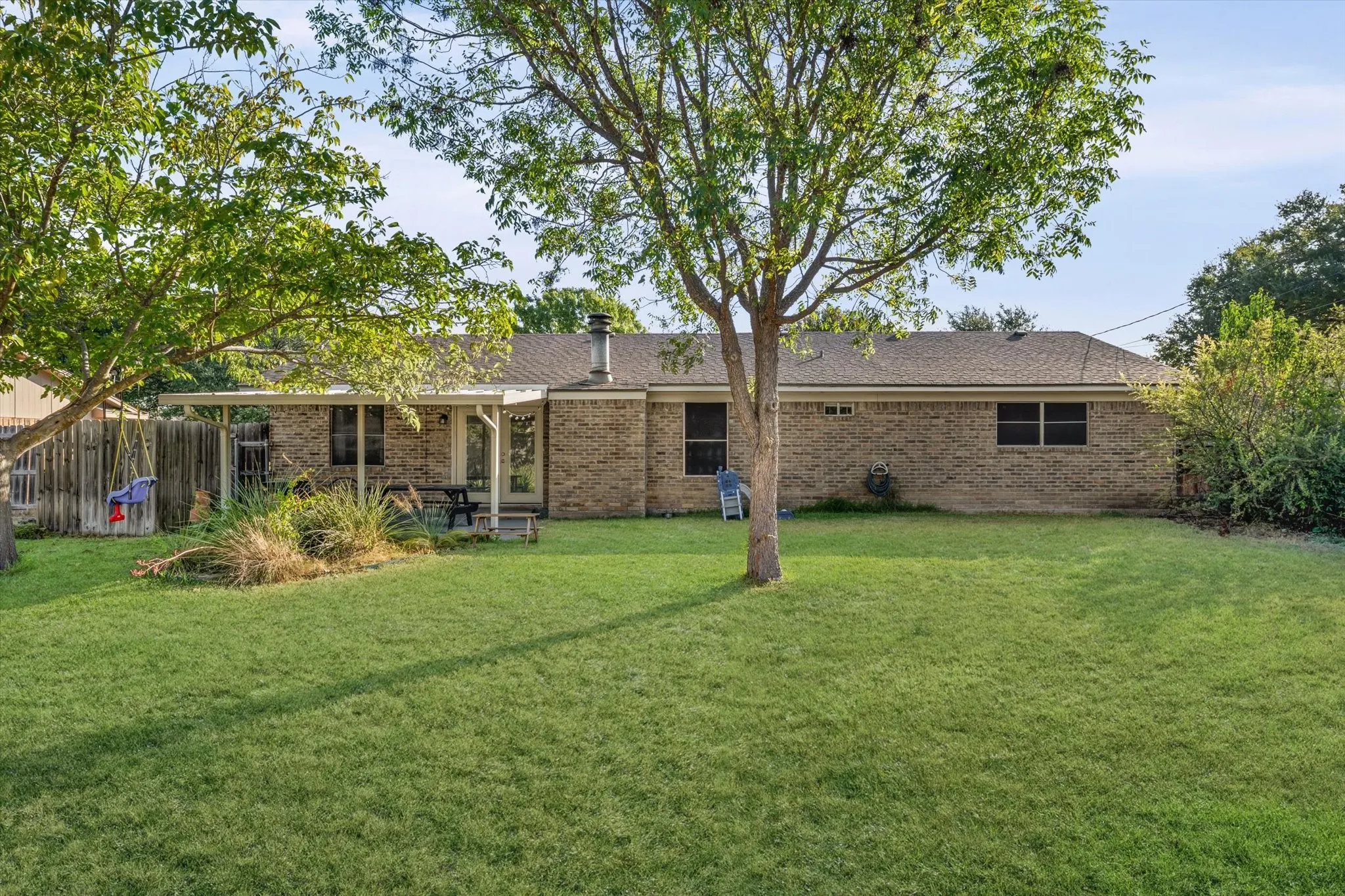 Single Family Residence For Sale in Mc Lennan County , 213 Travis Lane, Hewitt, Texas 76643, 3 Bedroom, 2 Bathroom, 2 Garage spaces, 1,684 Sqft, built in 1978, mls#21393717, Real Estate Agent in Hewitt, Homes For Sale in Mc Lennan county, Homes For Sale in Hewitt, Realtor in Hewitt Texas, Real Estate Brokerage Independent Realty Texas, Luminita Cordes Realtor