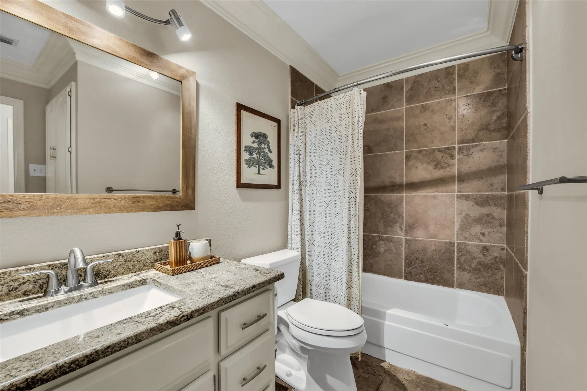 Single Family Residence For Sale in Mc Lennan County , 213 Travis Lane, Hewitt, Texas 76643, 3 Bedroom, 2 Bathroom, 2 Garage spaces, 1,684 Sqft, built in 1978, mls#21393717, Real Estate Agent in Hewitt, Homes For Sale in Mc Lennan county, Homes For Sale in Hewitt, Realtor in Hewitt Texas, Real Estate Brokerage Independent Realty Texas, Luminita Cordes Realtor