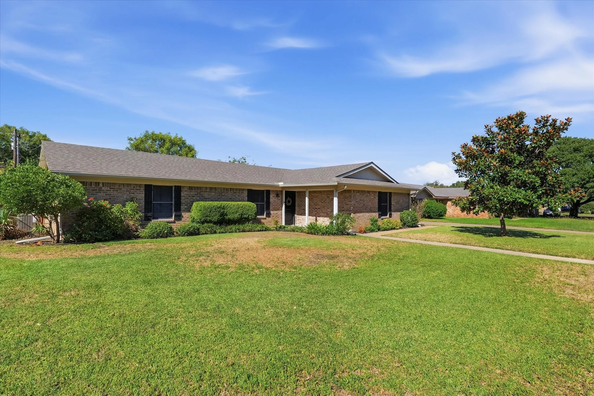 Single Family Residence For Sale in Mc Lennan County , 213 Travis Lane, Hewitt, Texas 76643, 3 Bedroom, 2 Bathroom, 2 Garage spaces, 1,684 Sqft, built in 1978, mls#21393717, Real Estate Agent in Hewitt, Homes For Sale in Mc Lennan county, Homes For Sale in Hewitt, Realtor in Hewitt Texas, Real Estate Brokerage Independent Realty Texas, Luminita Cordes Realtor