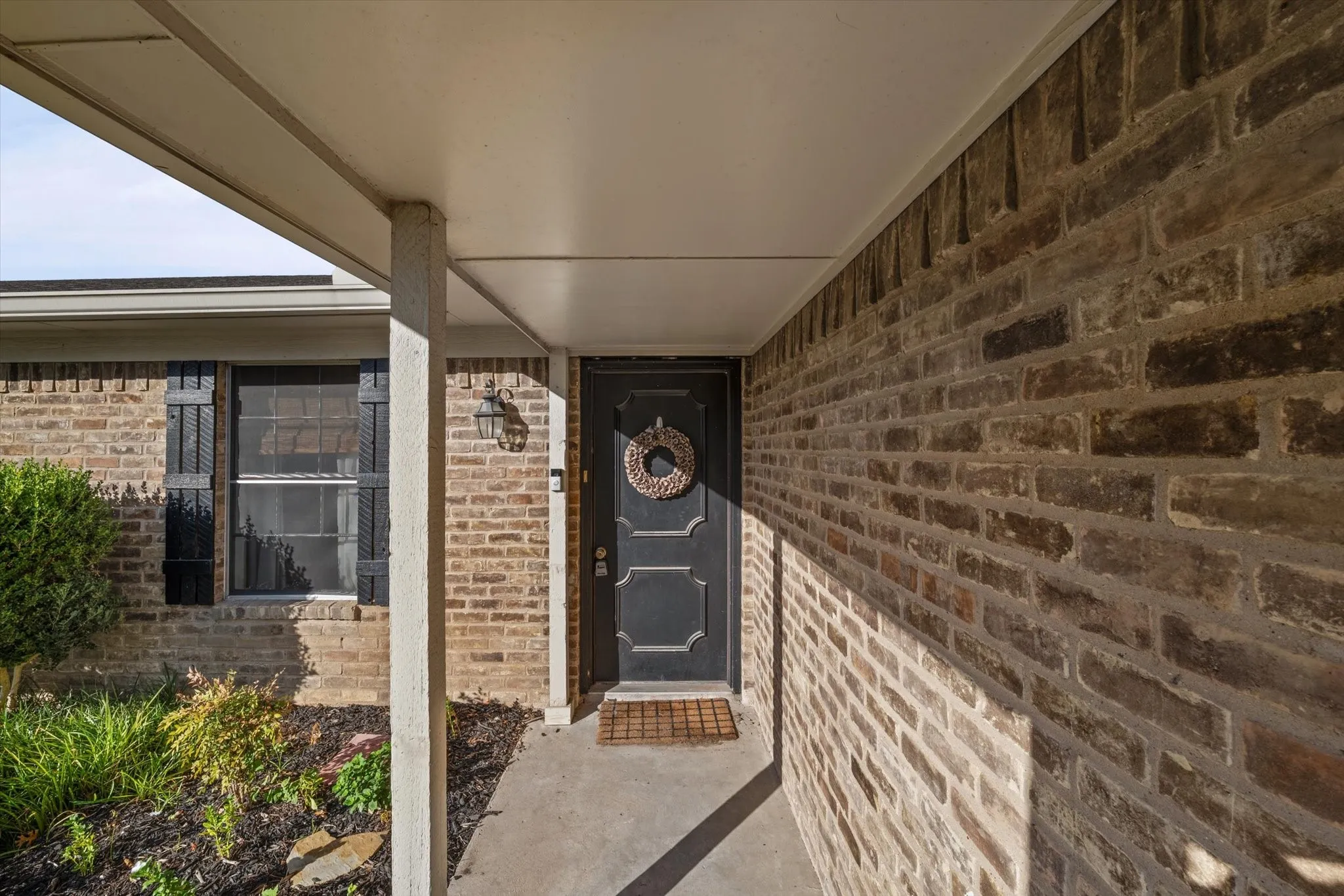 Single Family Residence For Sale in Mc Lennan County , 213 Travis Lane, Hewitt, Texas 76643, 3 Bedroom, 2 Bathroom, 2 Garage spaces, 1,684 Sqft, built in 1978, mls#21393717, Real Estate Agent in Hewitt, Homes For Sale in Mc Lennan county, Homes For Sale in Hewitt, Realtor in Hewitt Texas, Real Estate Brokerage Independent Realty Texas, Luminita Cordes Realtor
