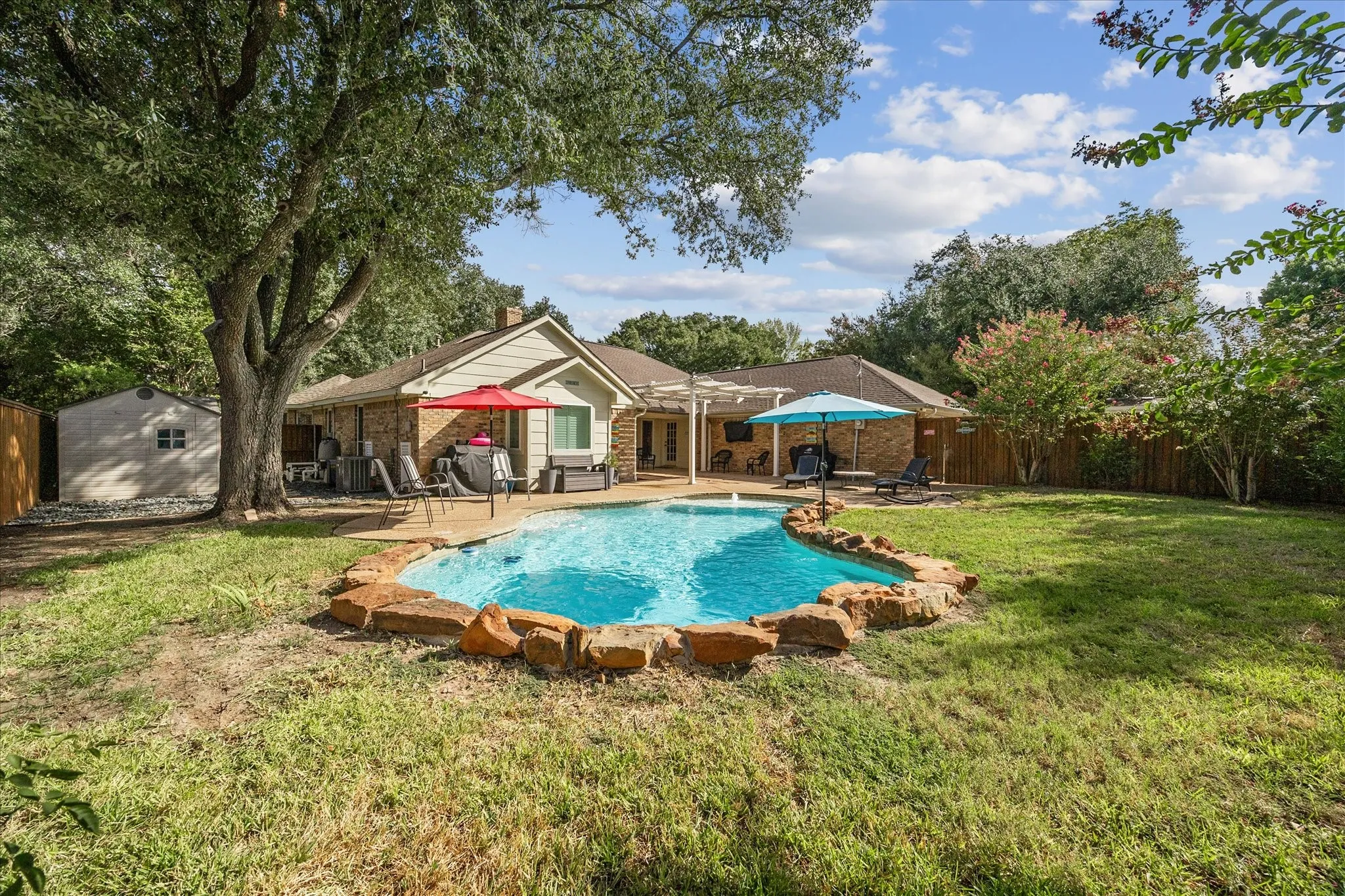 Single Family Residence For Sale in Dallas County , 106 Barnes Bridge Road, Sunnyvale, Texas 75182, 4 Bedroom, 3 Bathroom, 2 Garage spaces, 2,692 Sqft, built in 1986, mls#21392597, Real Estate Agent in Sunnyvale, Homes For Sale in Dallas county, Homes For Sale in Sunnyvale, Realtor in Sunnyvale Texas, Real Estate Brokerage Independent Realty Texas, Luminita Cordes Realtor